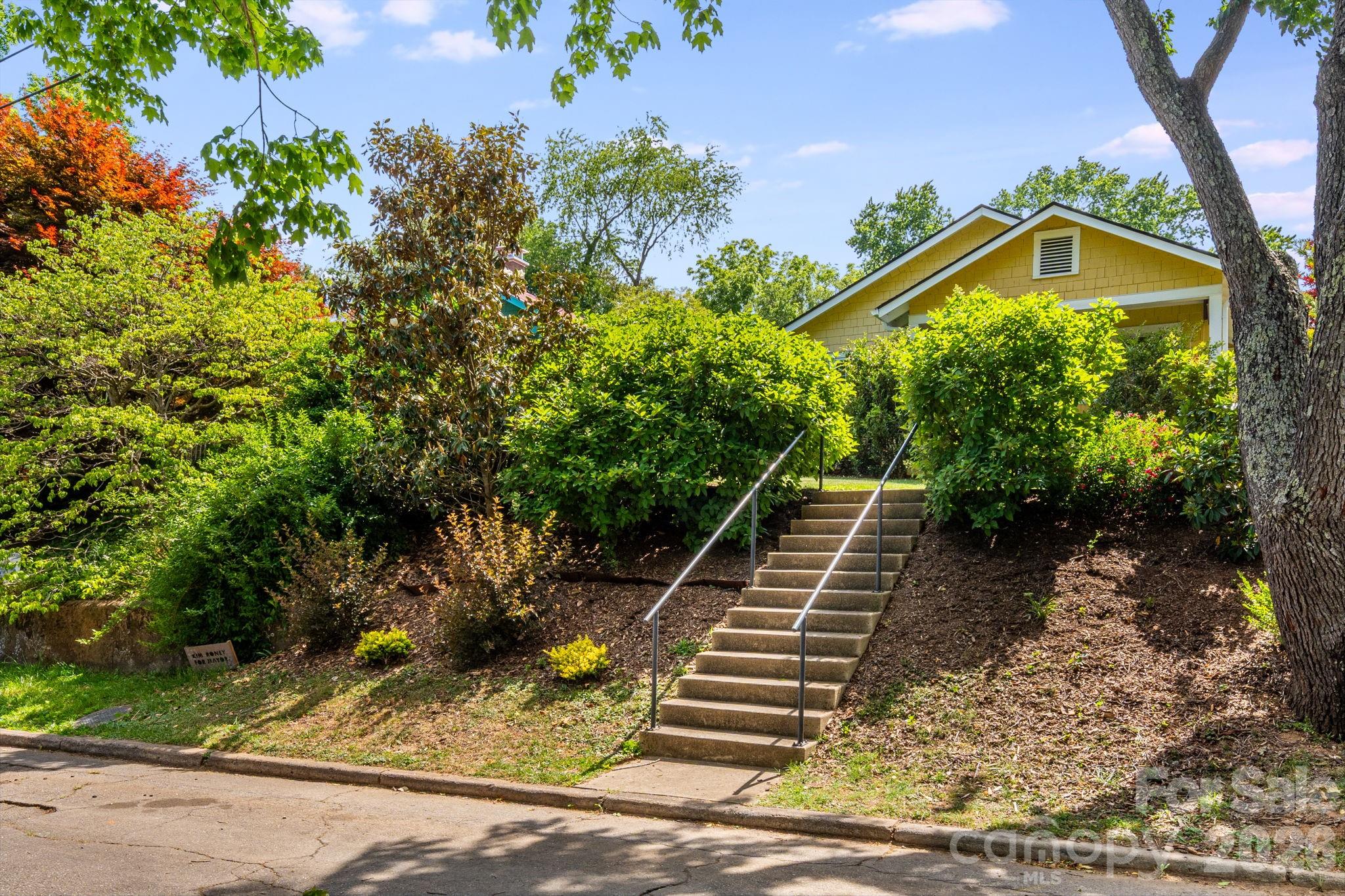 72 Woodlawn Avenue — Asheville