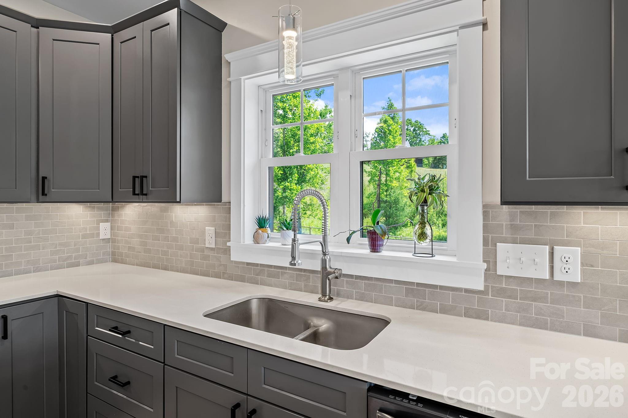 66 Nader Avenue — Weaverville