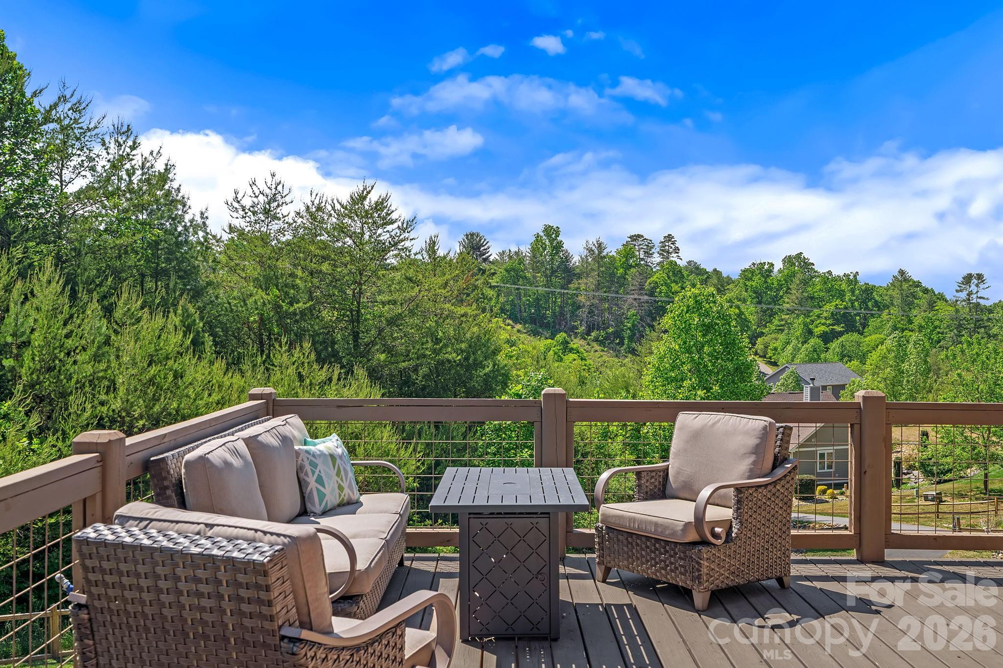 66 Nader Avenue — Weaverville