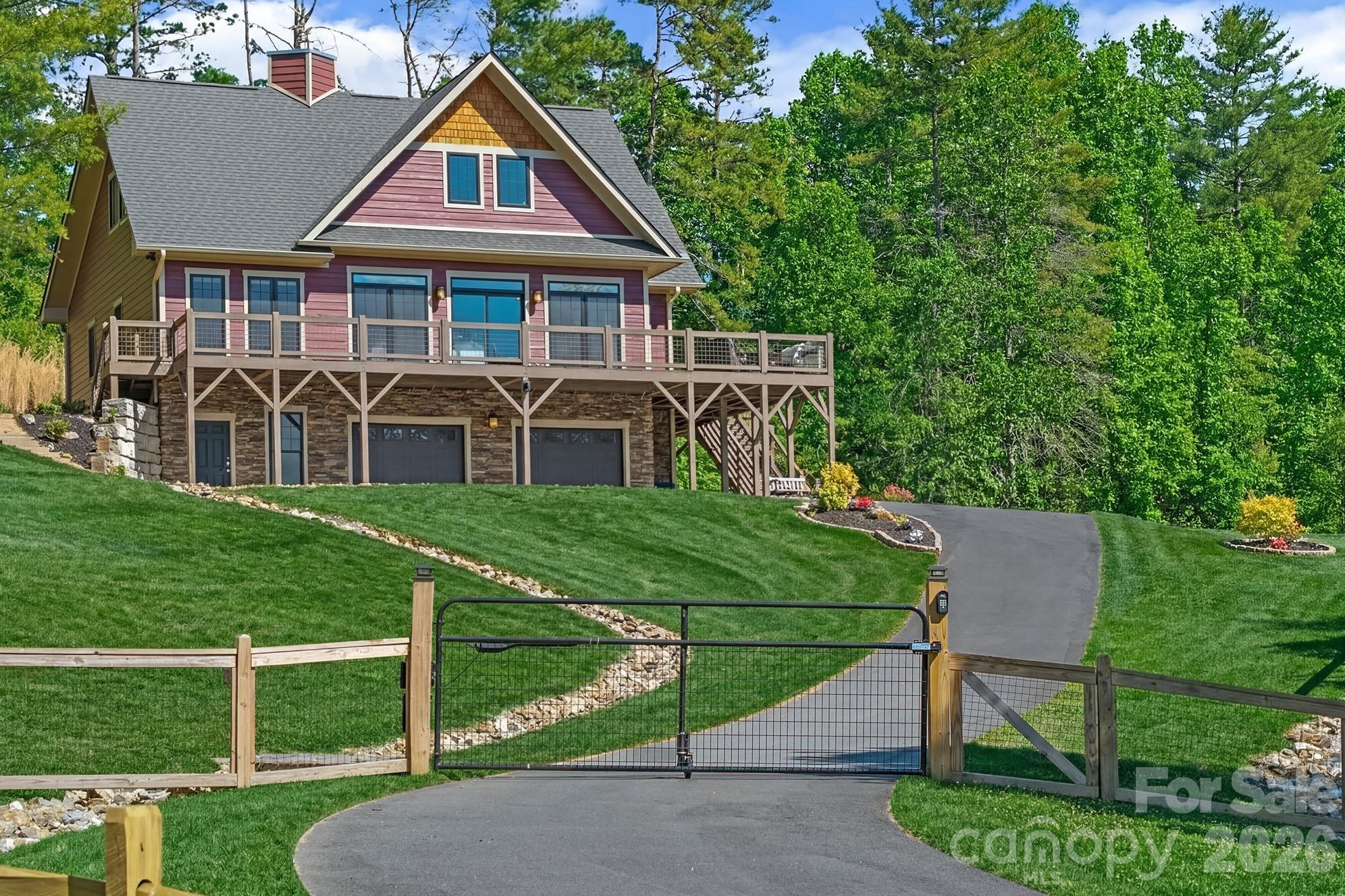 66 Nader Avenue — Weaverville