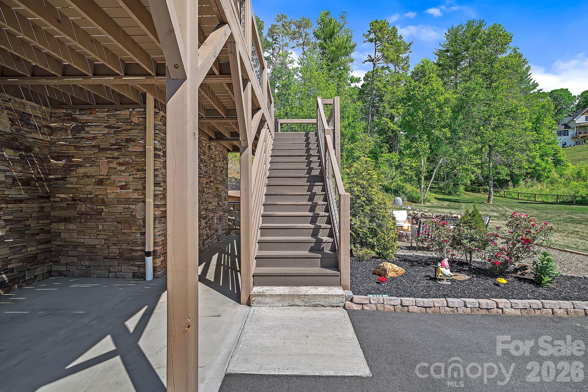 66 Nader Avenue — Weaverville
