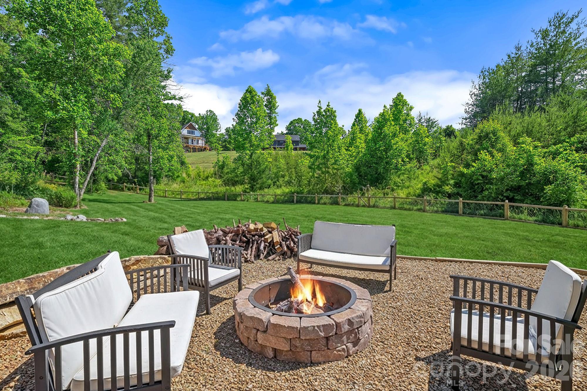 66 Nader Avenue — Weaverville
