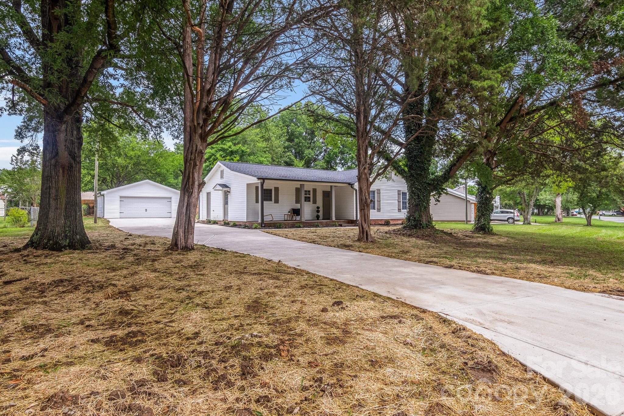 12101 Charing Grove Lane — Charlotte