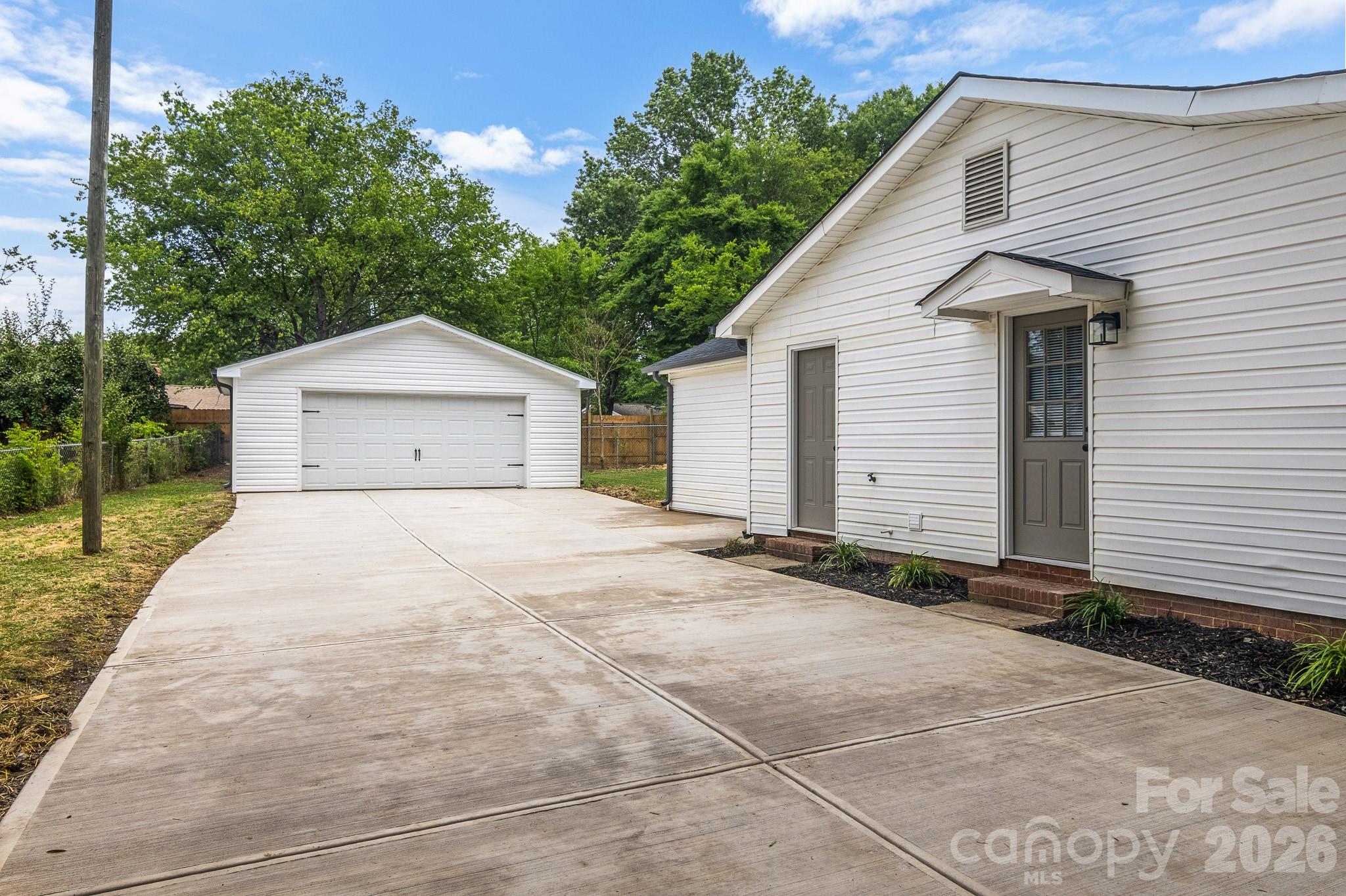 12101 Charing Grove Lane — Charlotte
