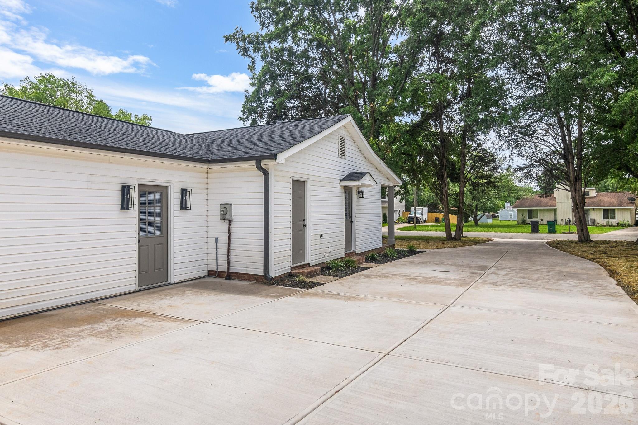 12101 Charing Grove Lane — Charlotte