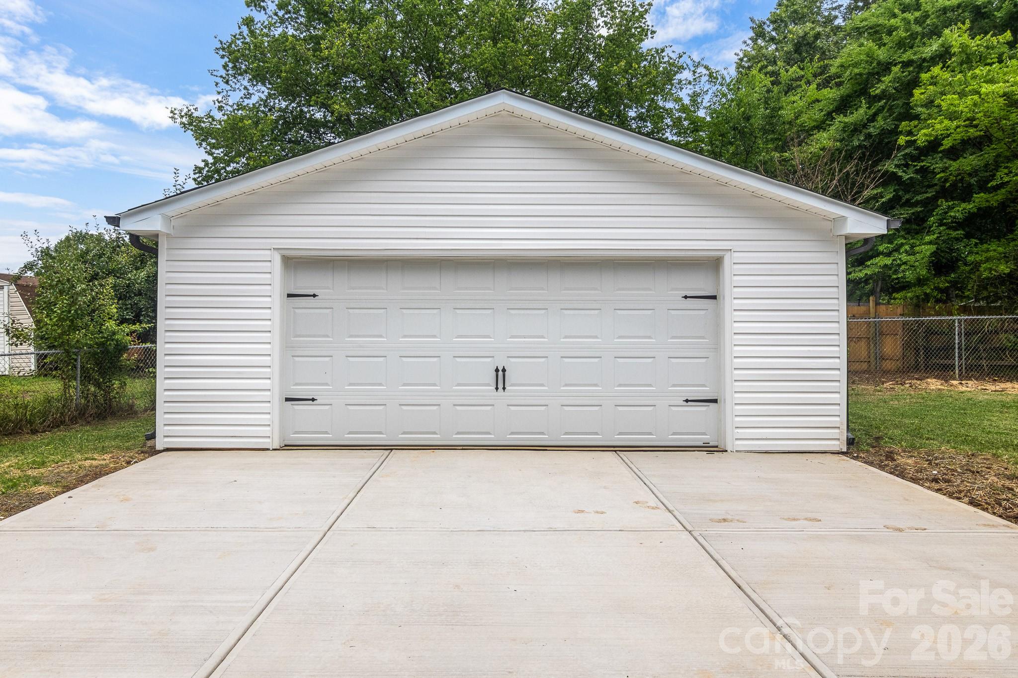 12101 Charing Grove Lane — Charlotte