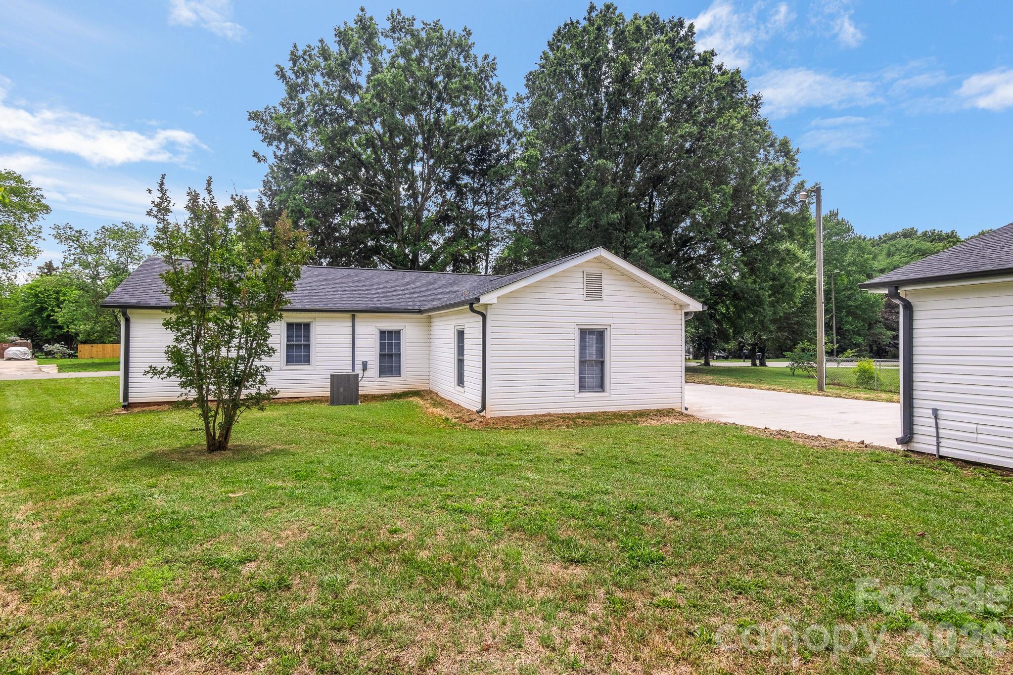 12101 Charing Grove Lane — Charlotte
