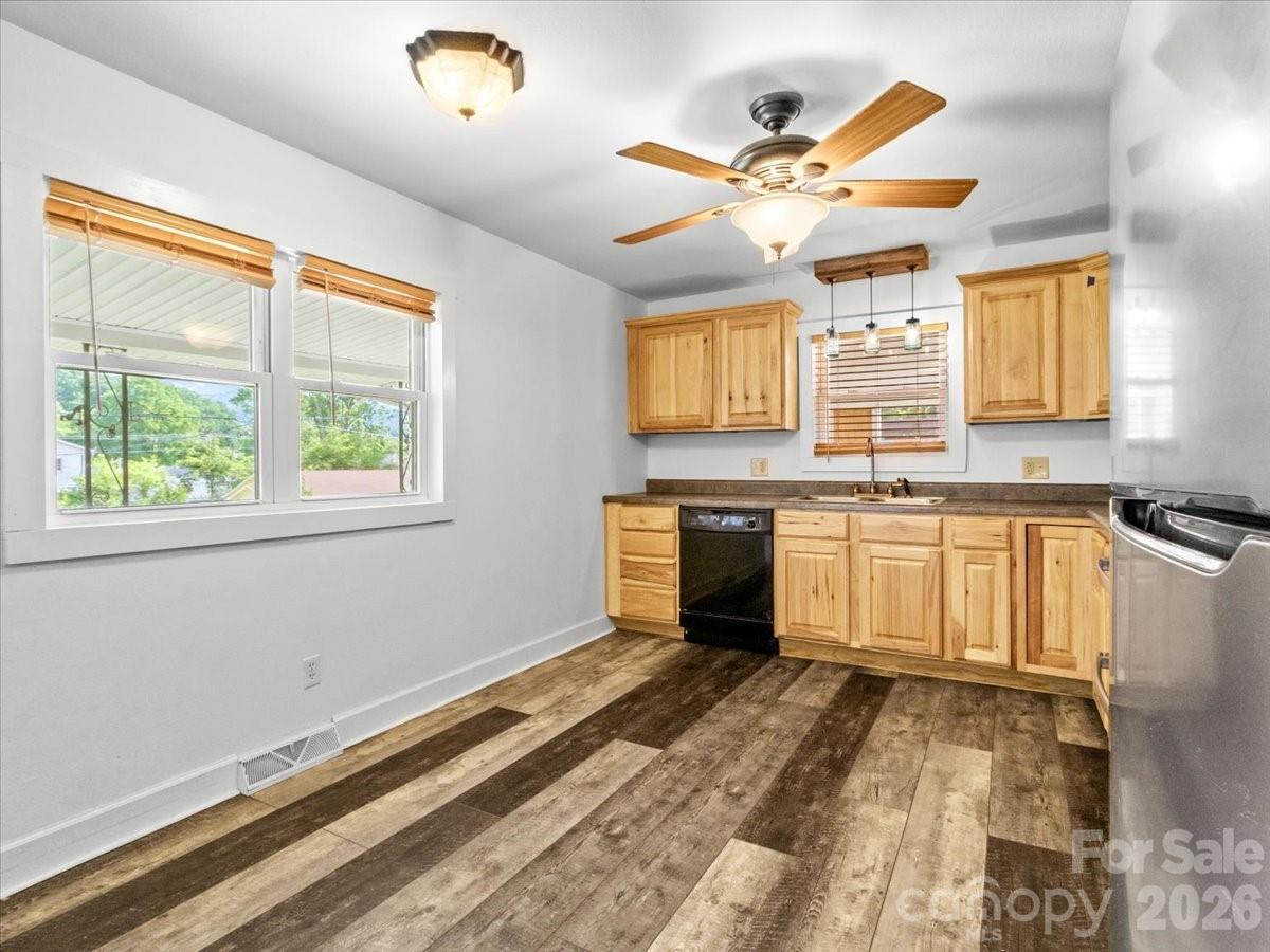 42 East Boulevard — Burnsville