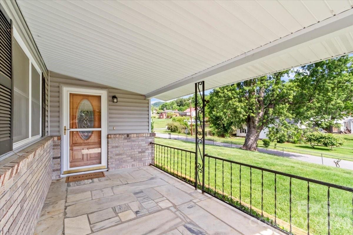 42 East Boulevard — Burnsville