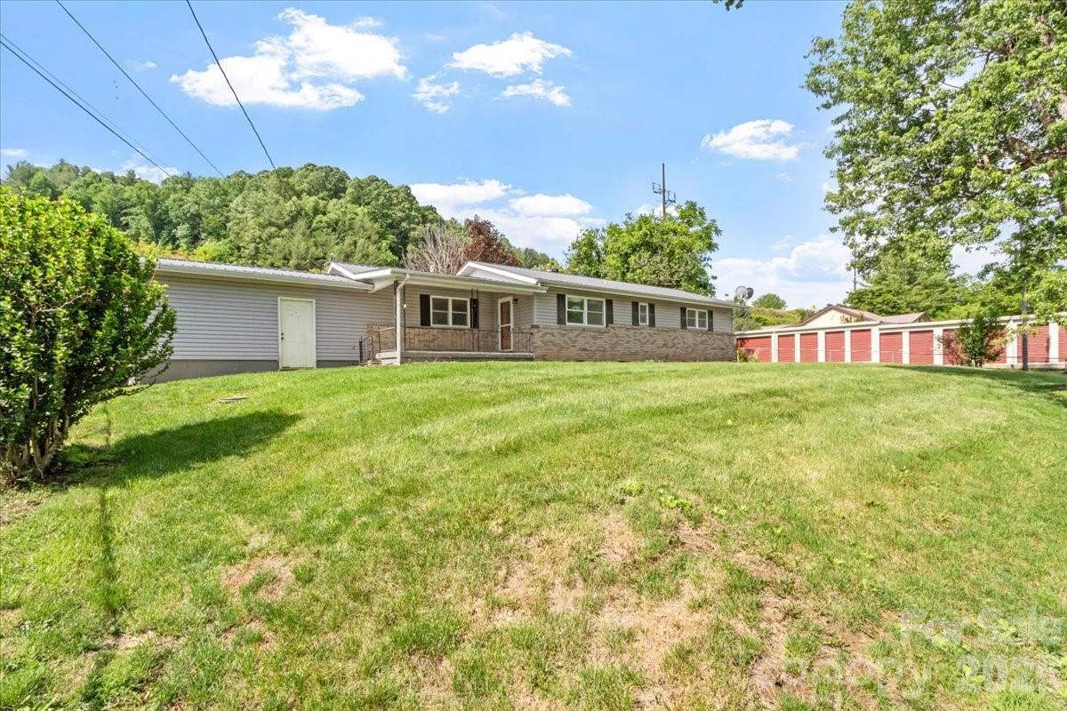 42 East Boulevard — Burnsville