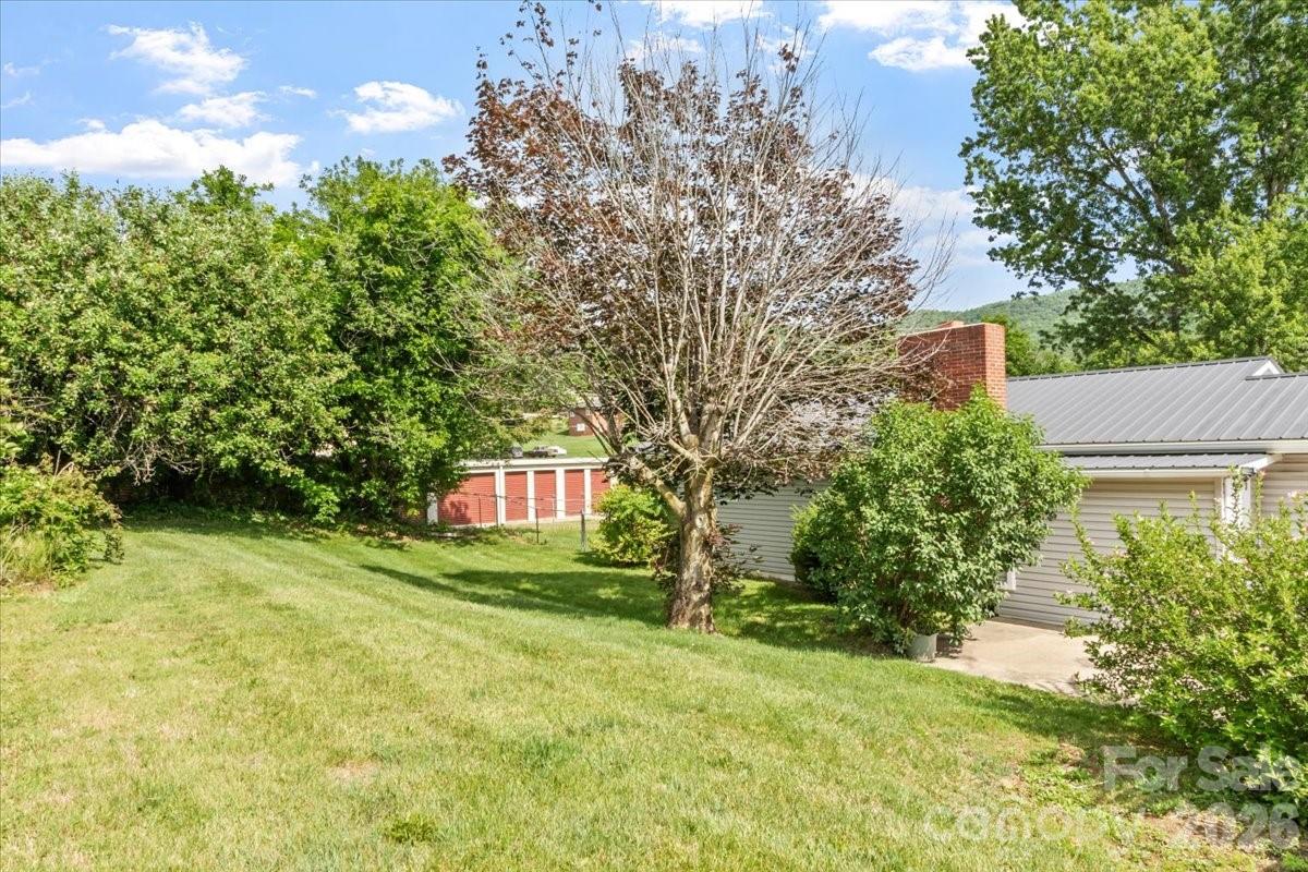 42 East Boulevard — Burnsville