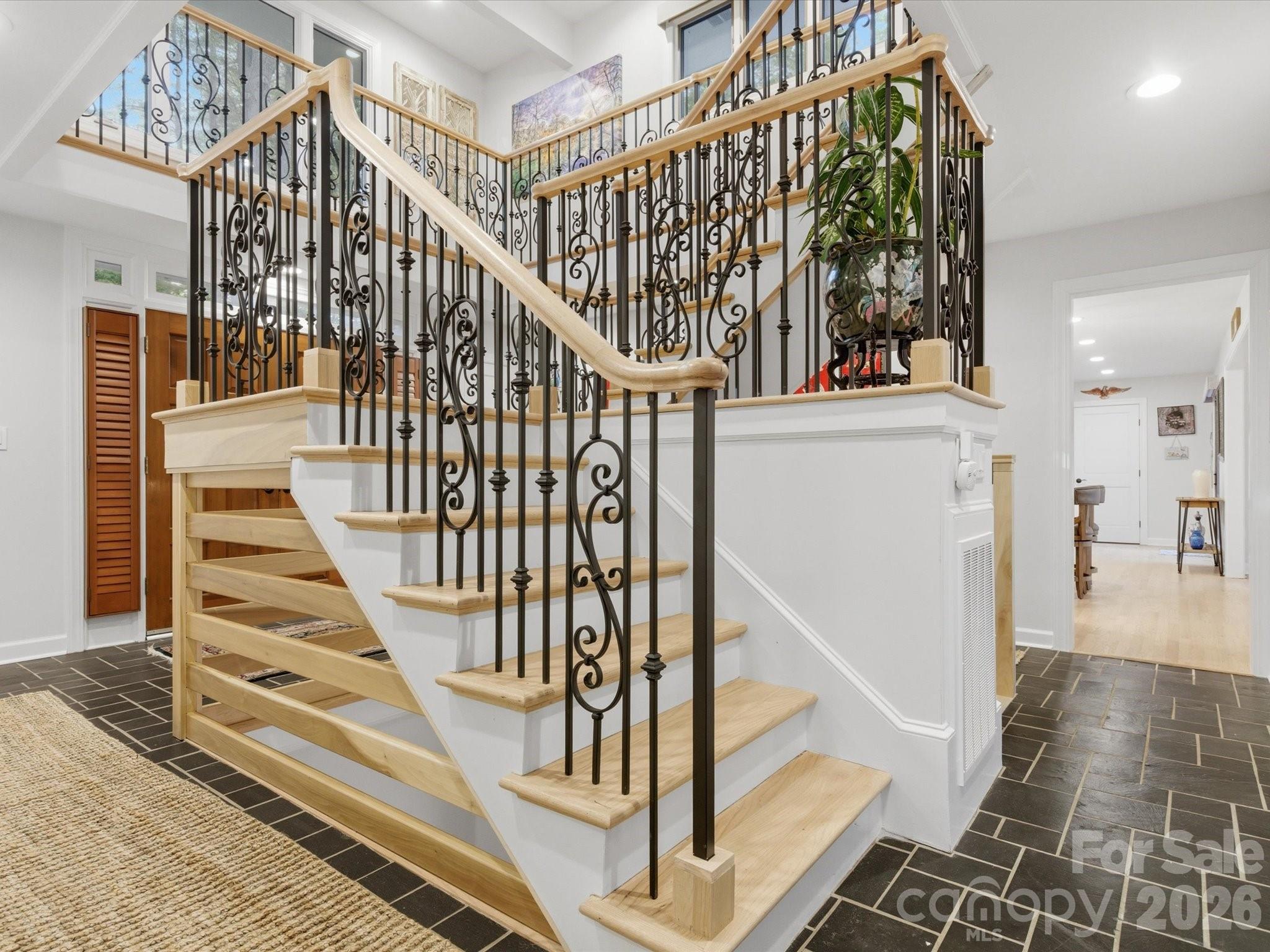 115 Forest Cliff Court NE — Concord