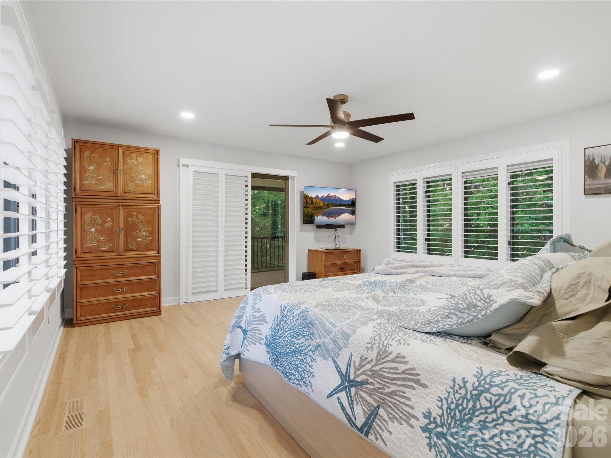 115 Forest Cliff Court NE — Concord