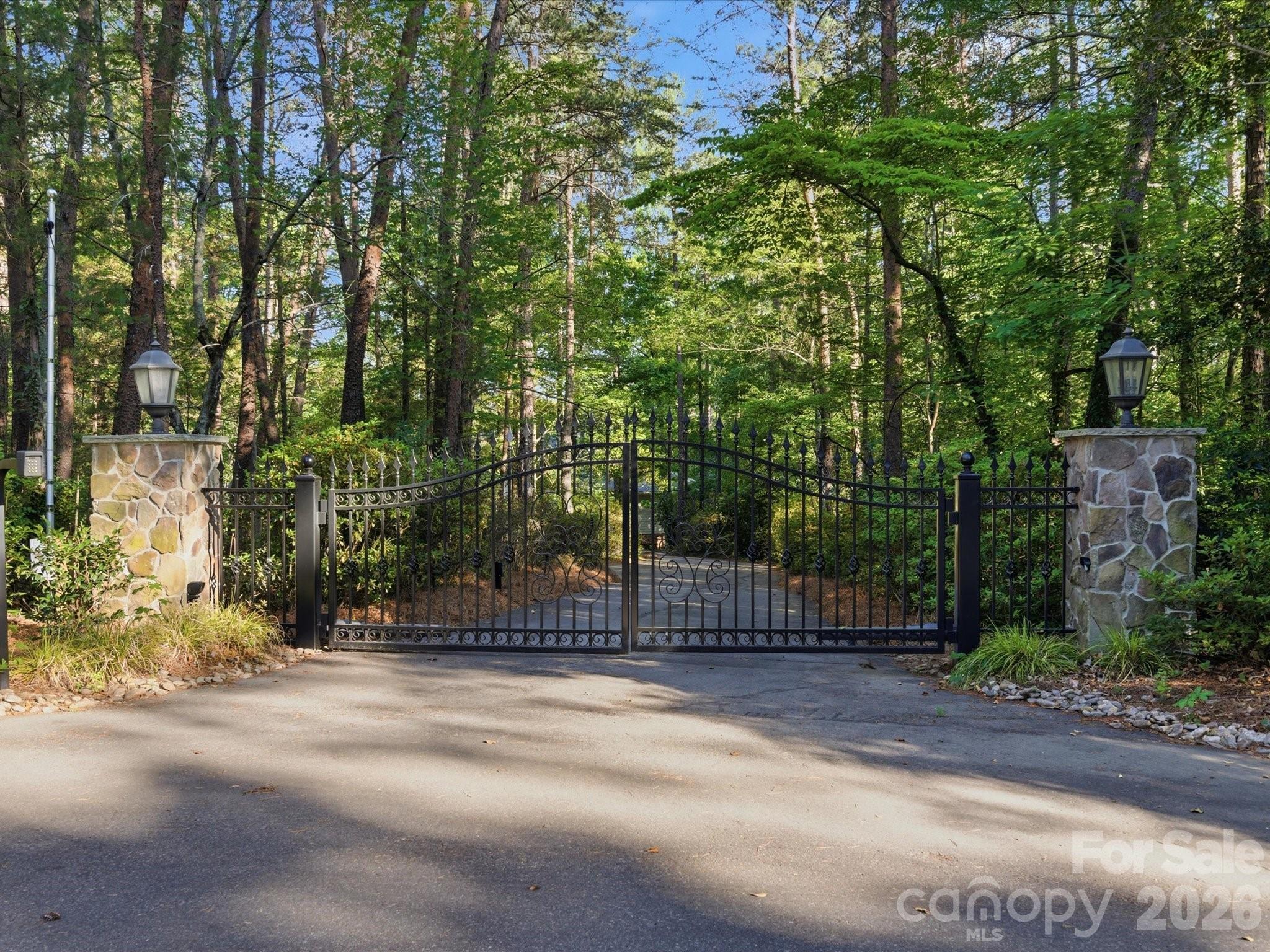115 Forest Cliff Court NE — Concord