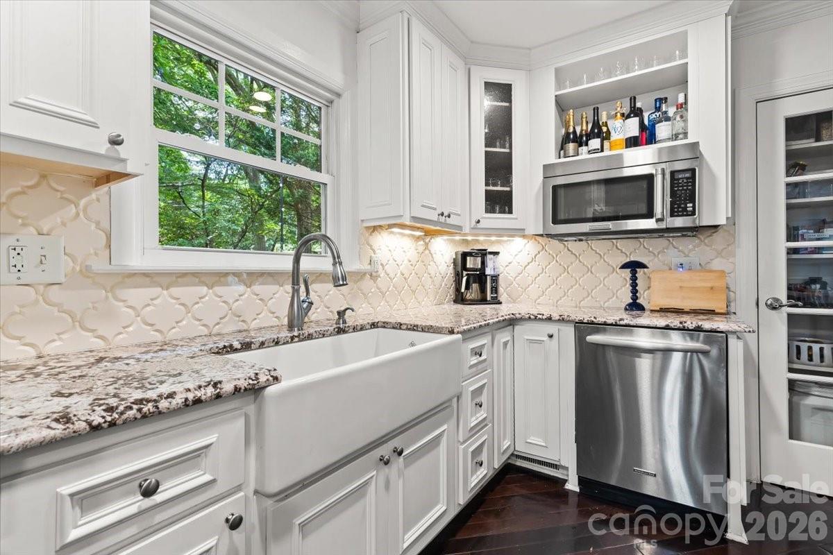 3000 Forest Park Drive — Charlotte