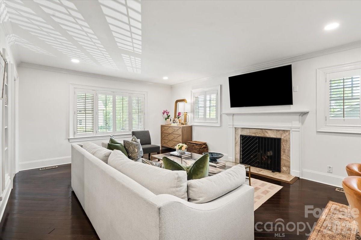 3000 Forest Park Drive — Charlotte