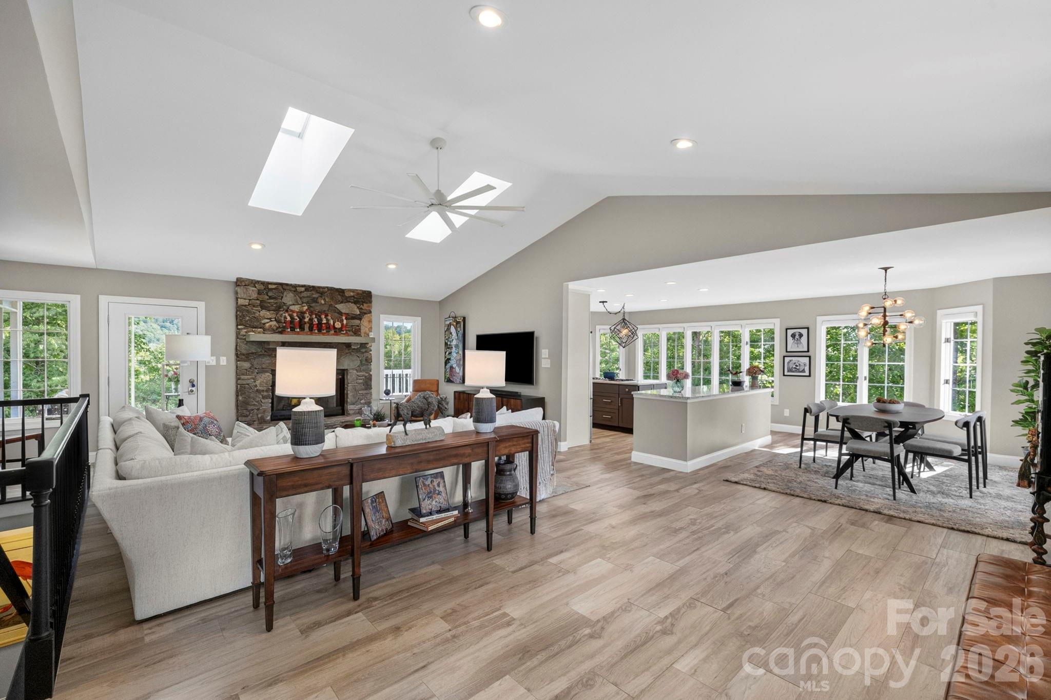 152 Skyview Circle — Asheville
