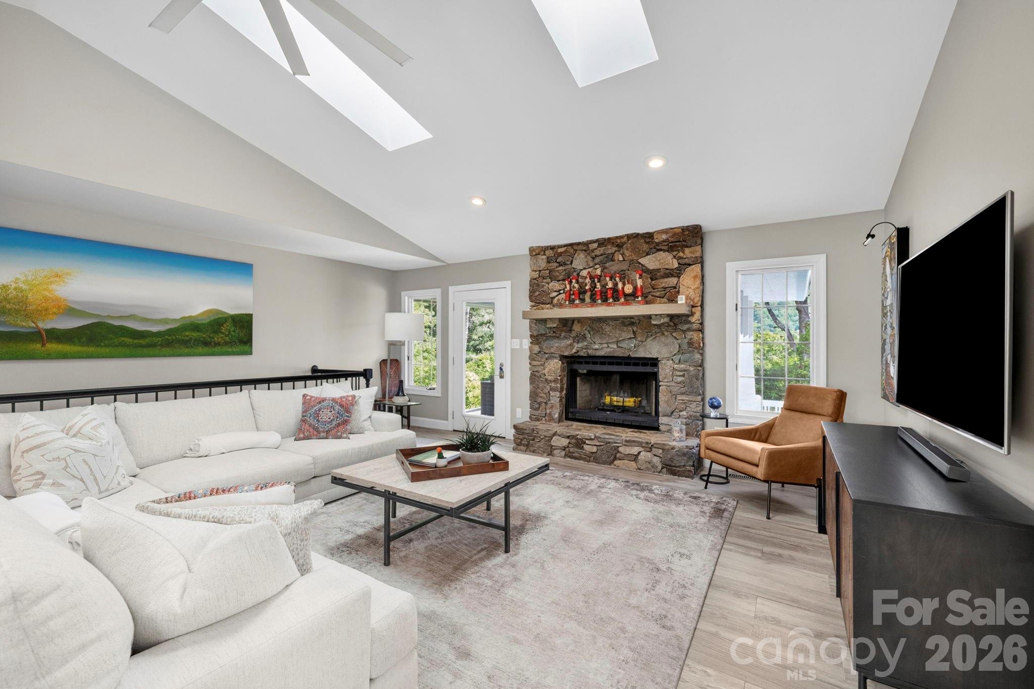 152 Skyview Circle — Asheville