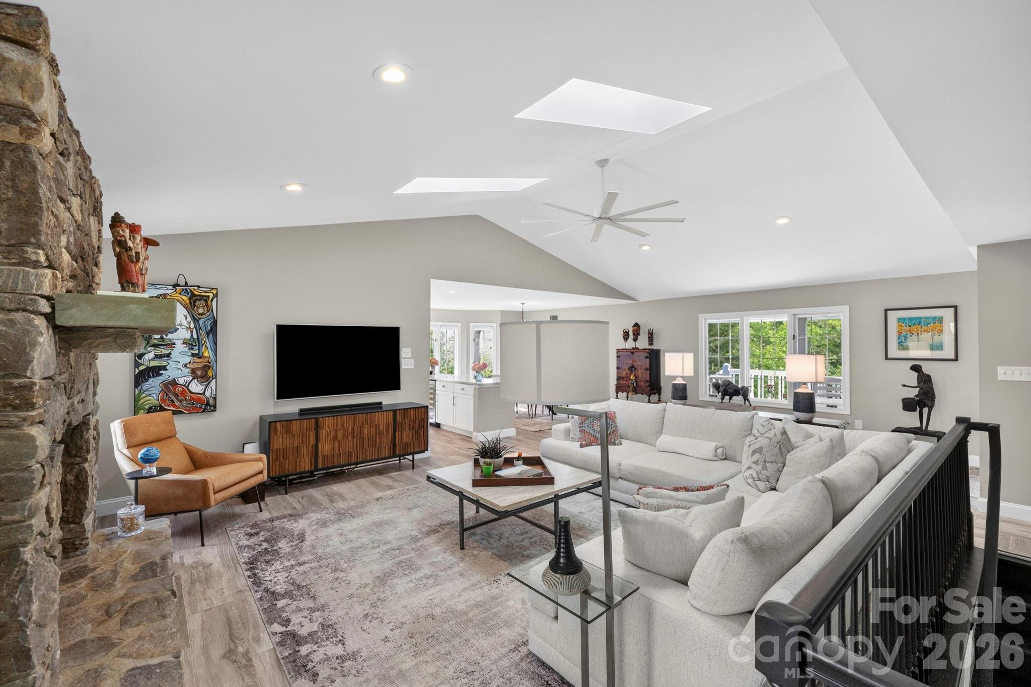 152 Skyview Circle — Asheville