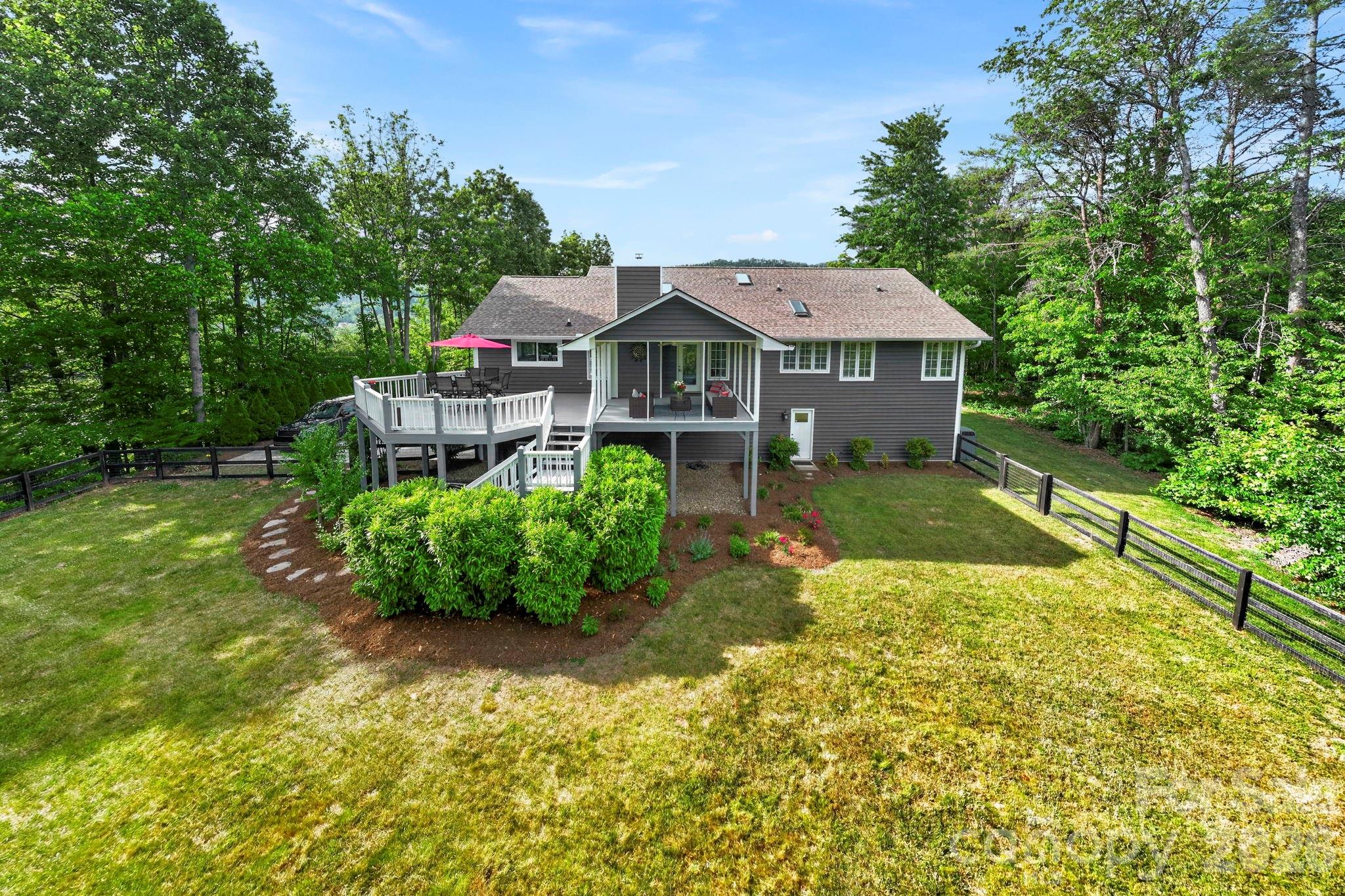 152 Skyview Circle — Asheville