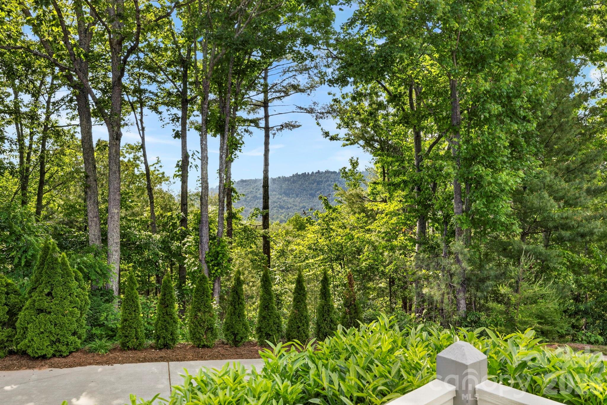 152 Skyview Circle — Asheville