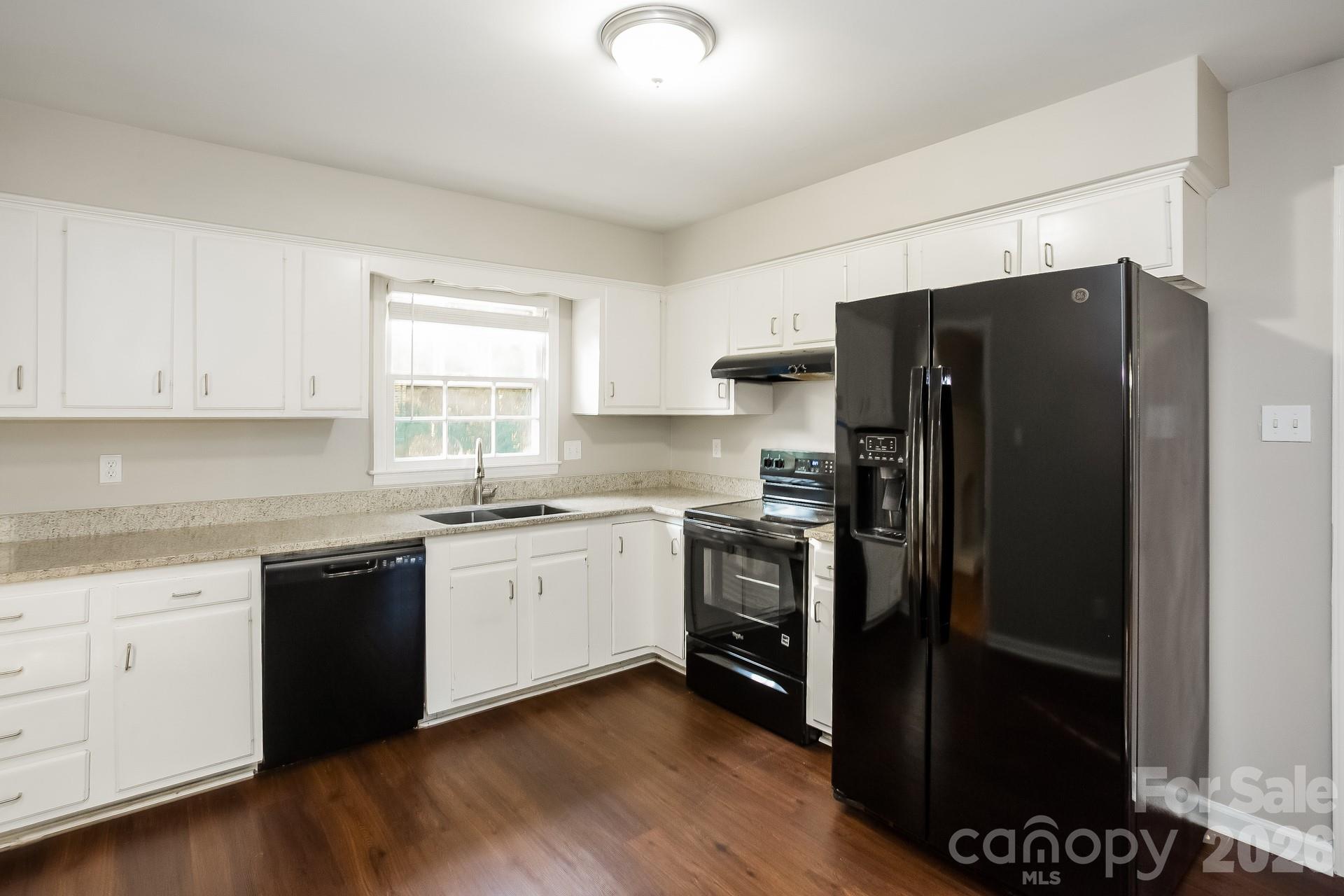 7114 Fox Hunt Road — Charlotte