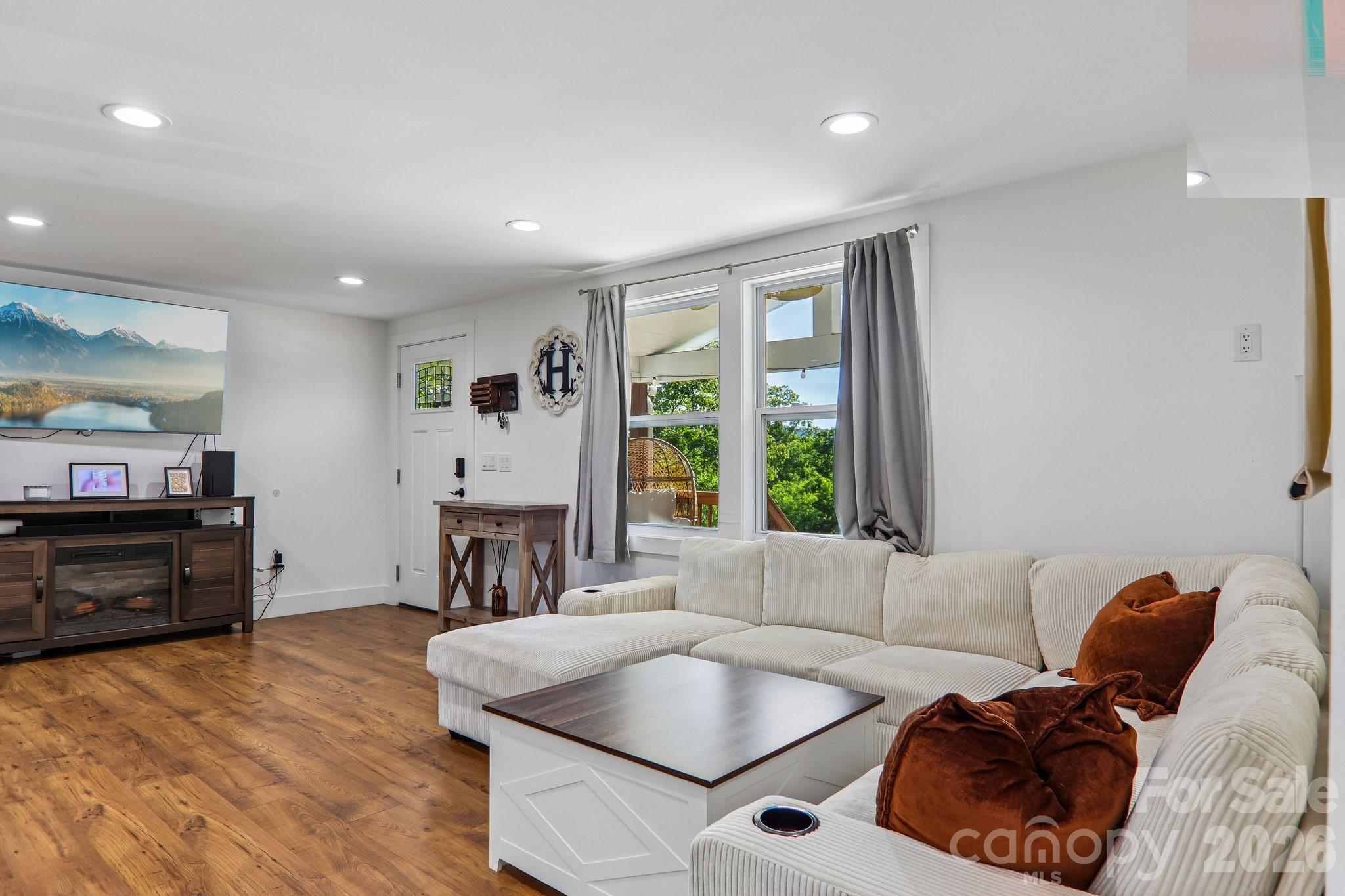 75 Glen View Road — Arden
