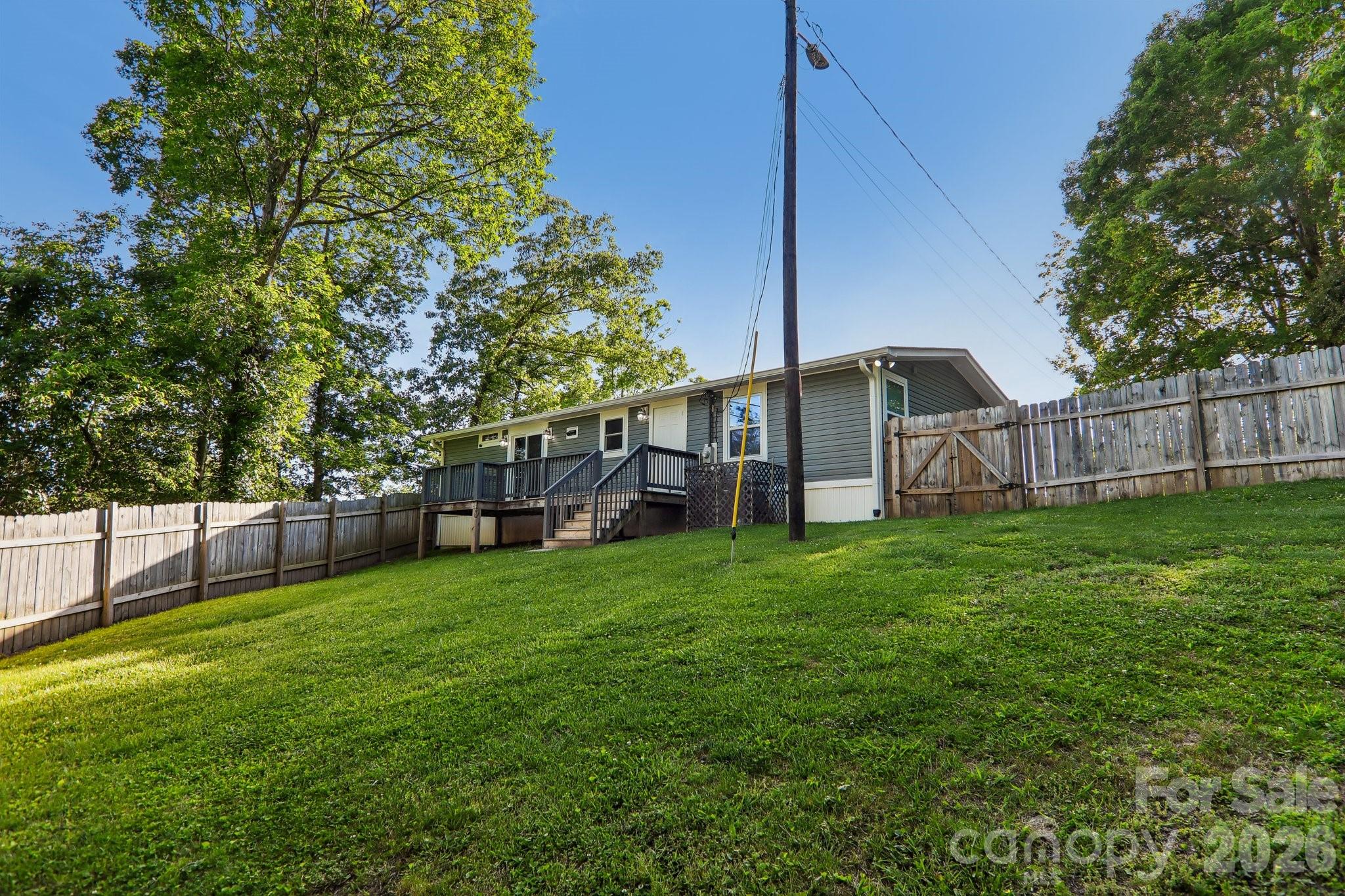 75 Glen View Road — Arden