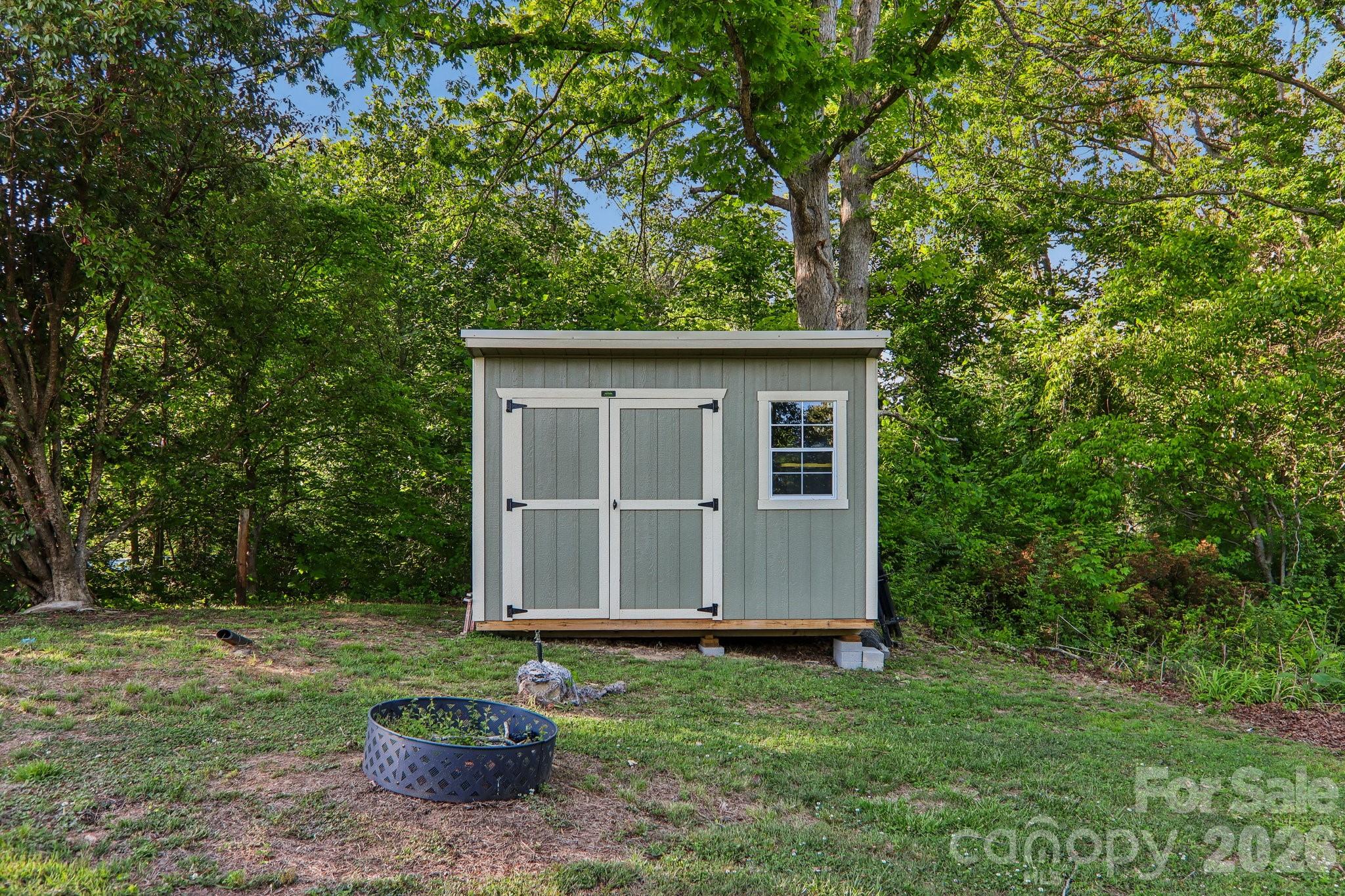 75 Glen View Road — Arden