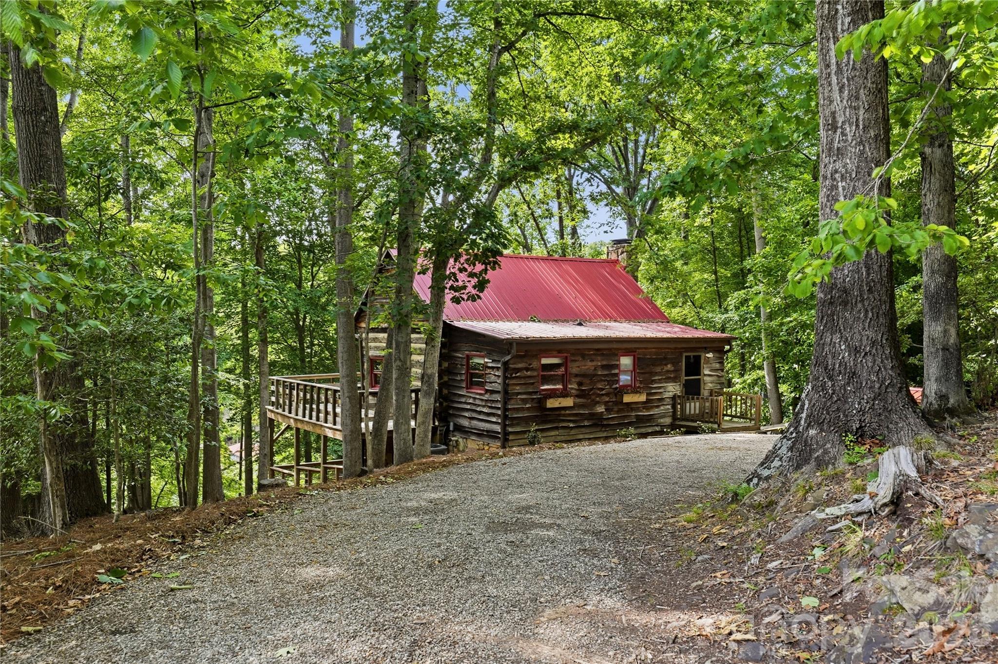 300 Clark Cove Road — Statesville