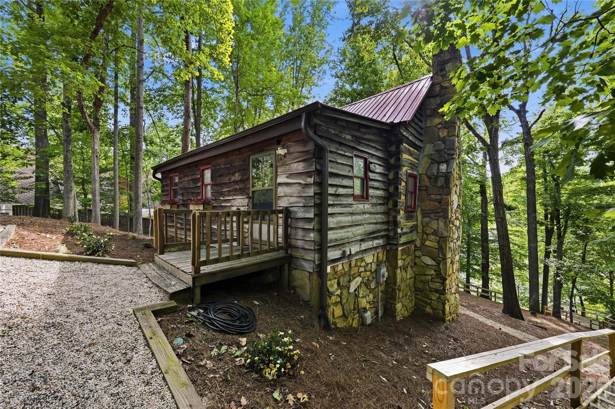 300 Clark Cove Road — Statesville