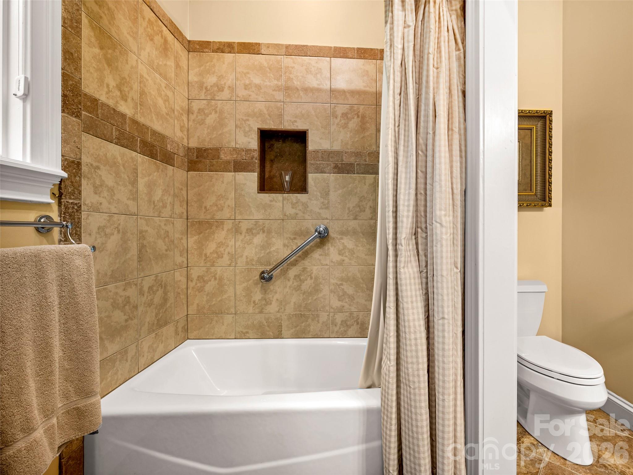 110 Little Cherokee Ridge — Hendersonville