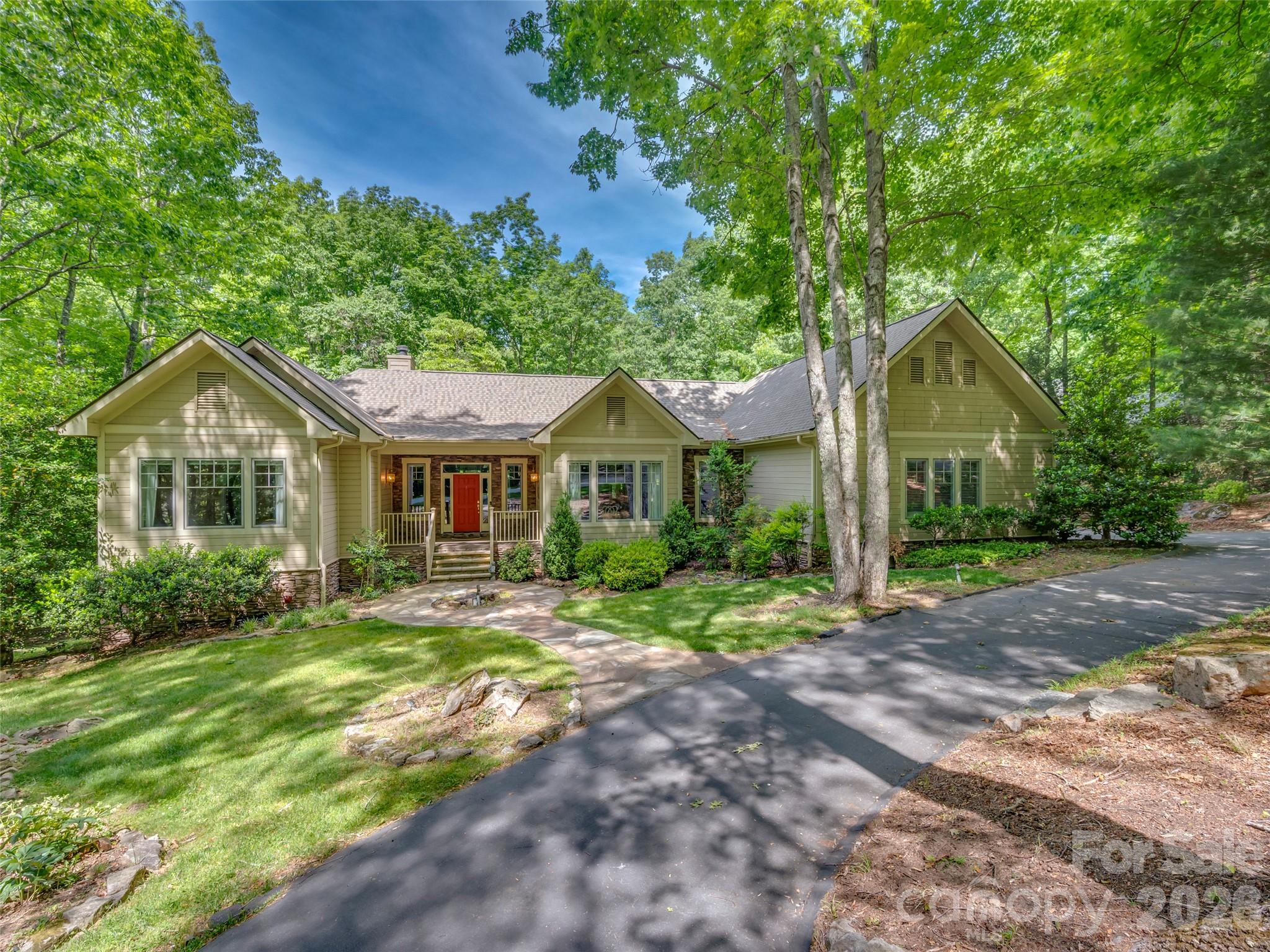 110 Little Cherokee Ridge — Hendersonville