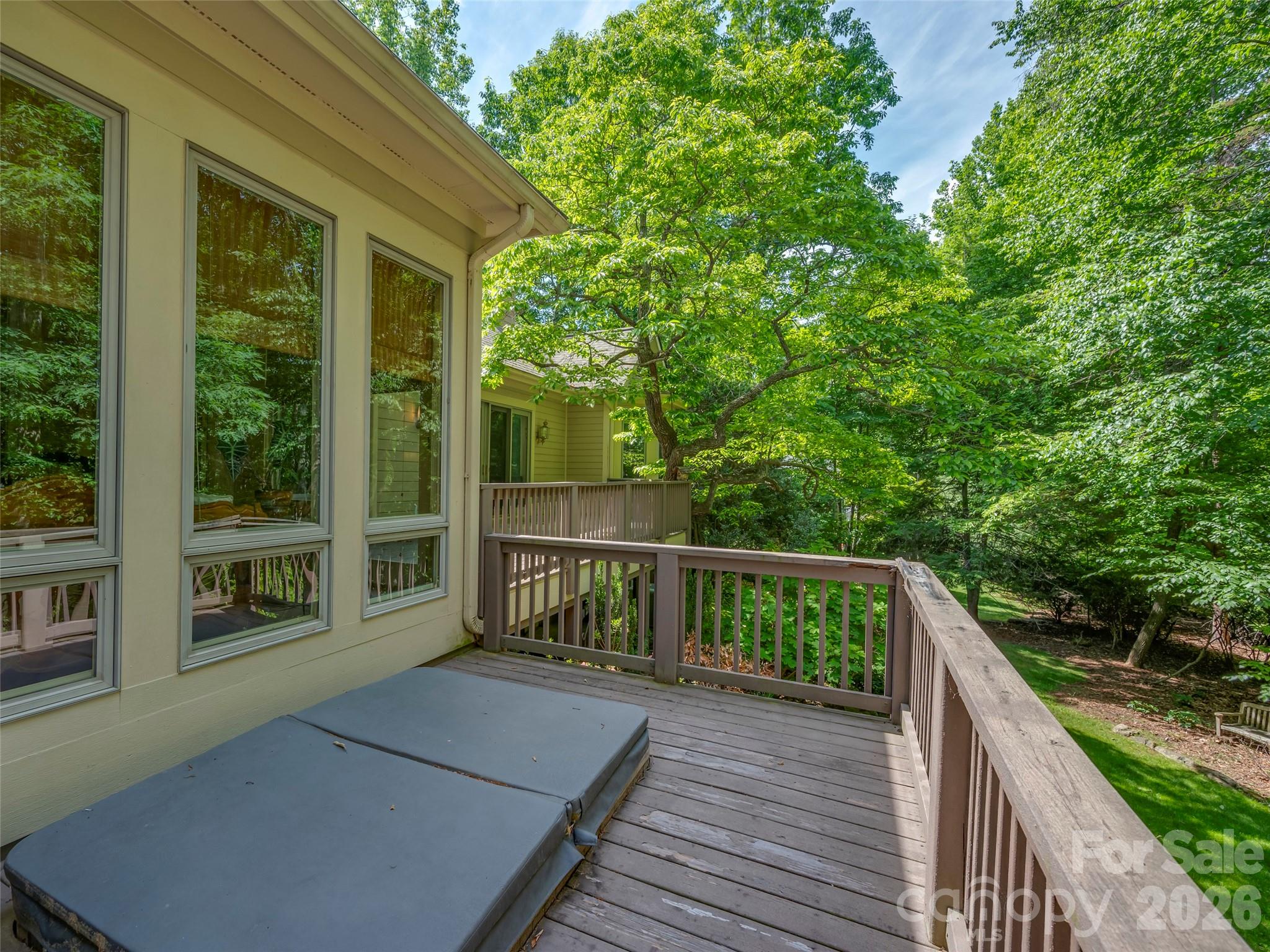 110 Little Cherokee Ridge — Hendersonville