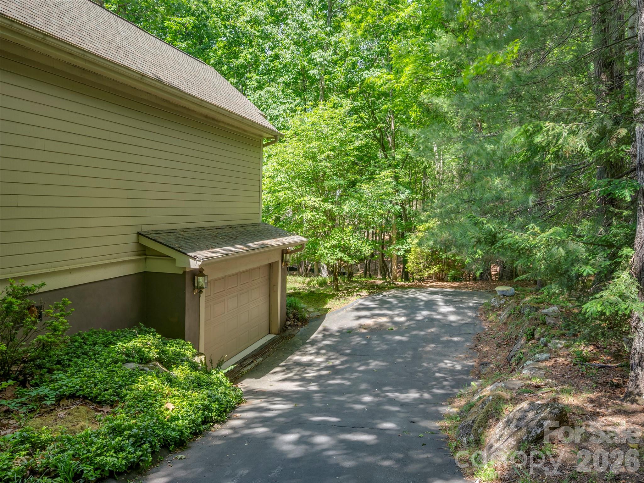 110 Little Cherokee Ridge — Hendersonville
