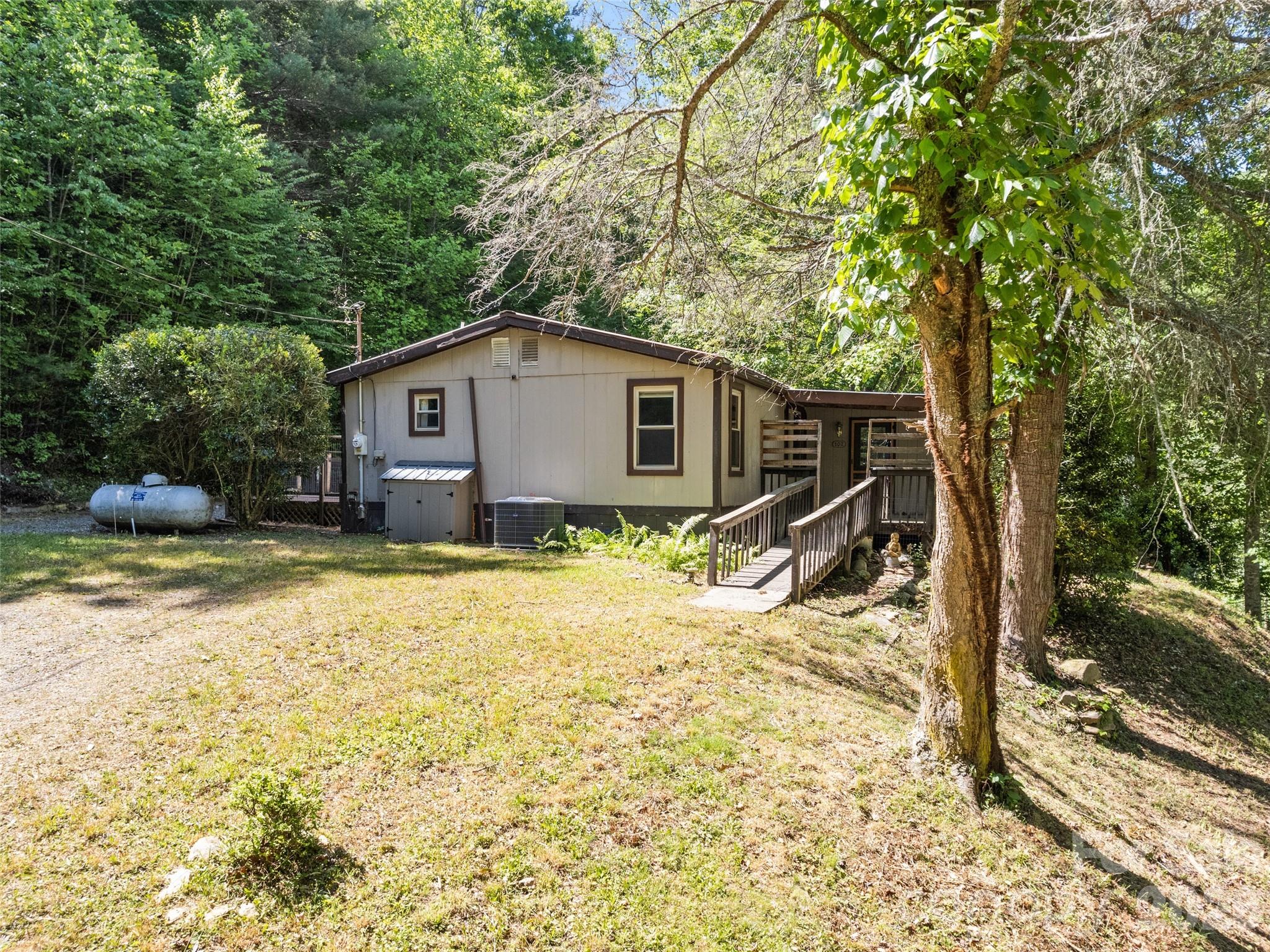 102 Serenity Lane — Clyde