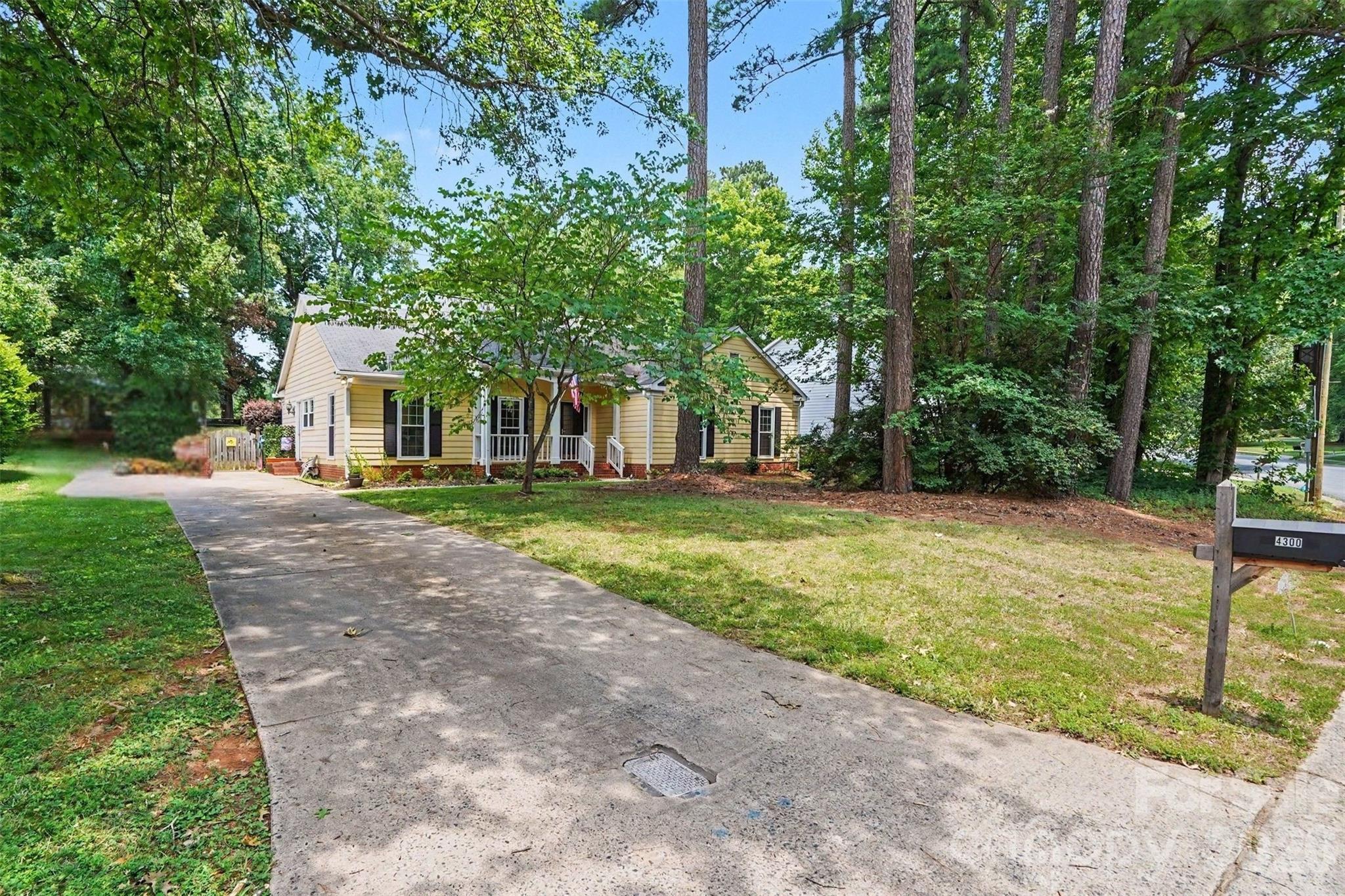 4300 Saxonbury Way — Charlotte