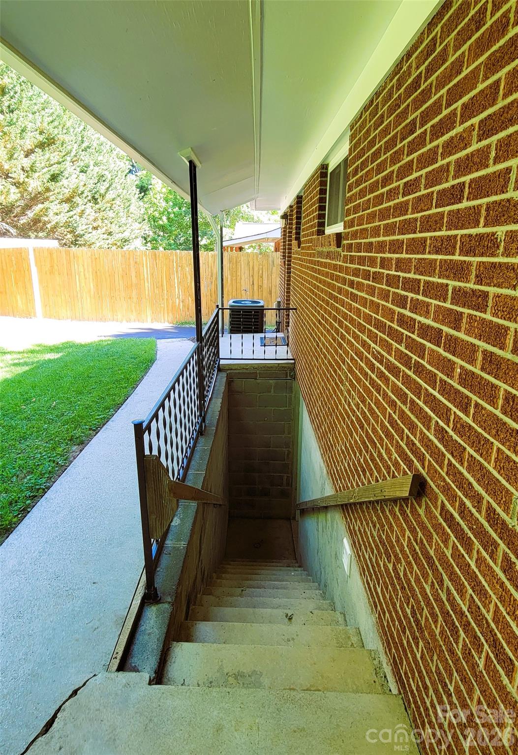 25 Browndale Road — Asheville