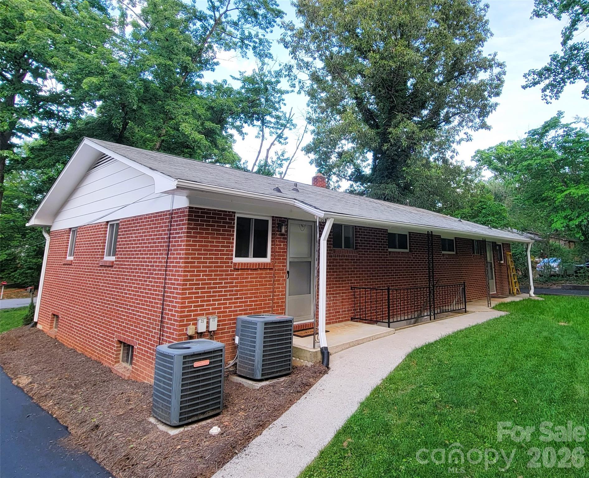 25 Browndale Road — Asheville