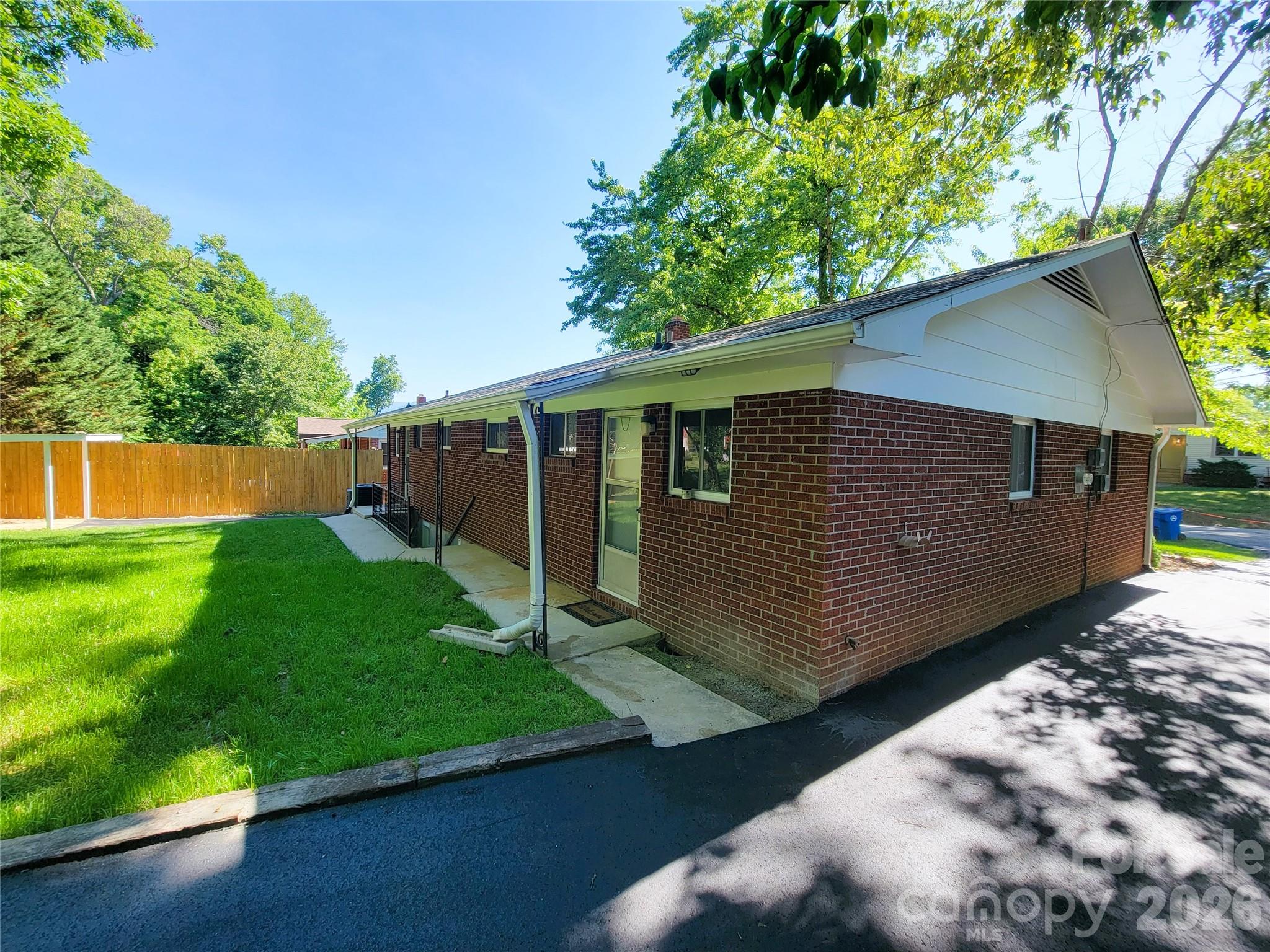 25 Browndale Road — Asheville