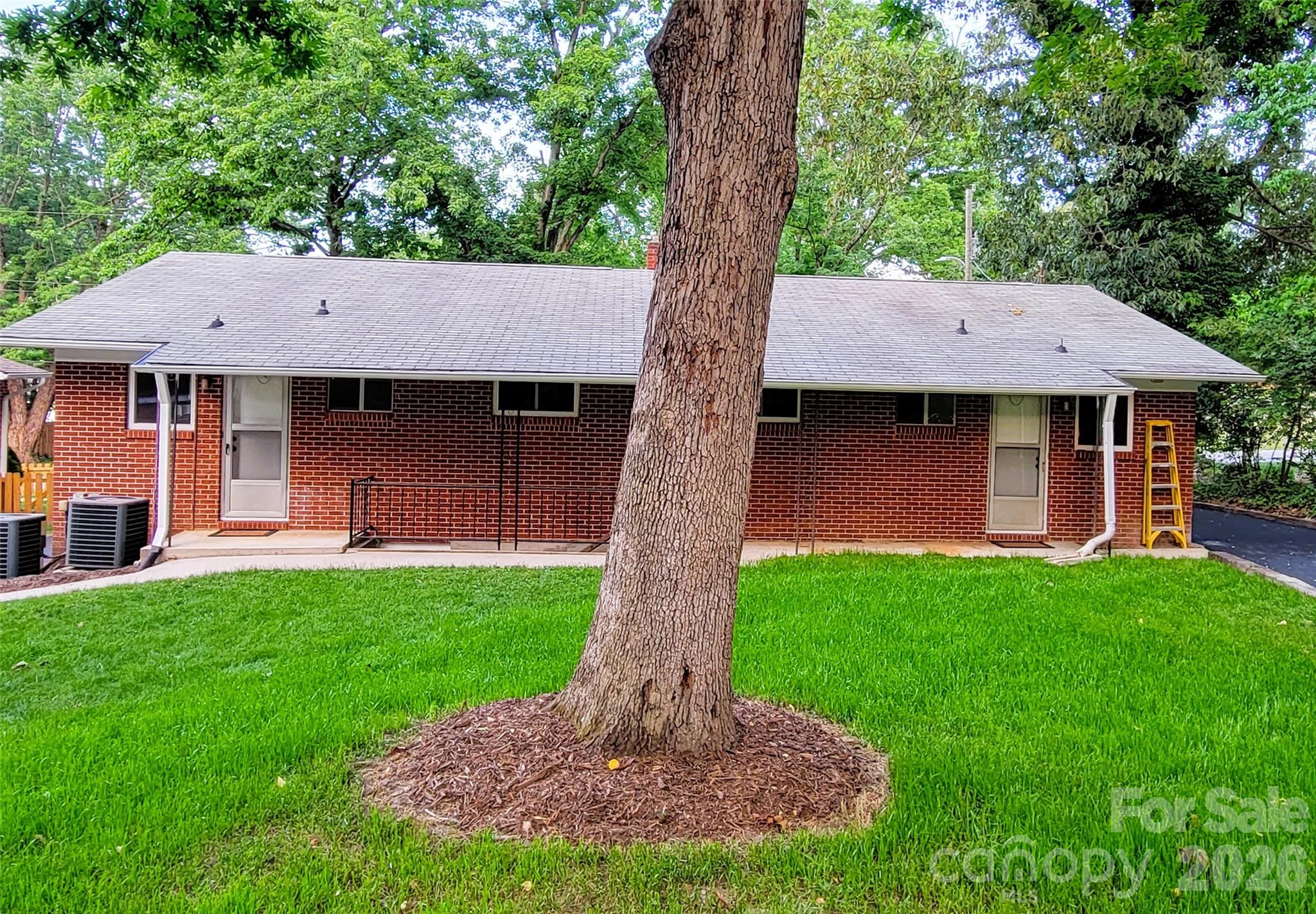 25 Browndale Road — Asheville