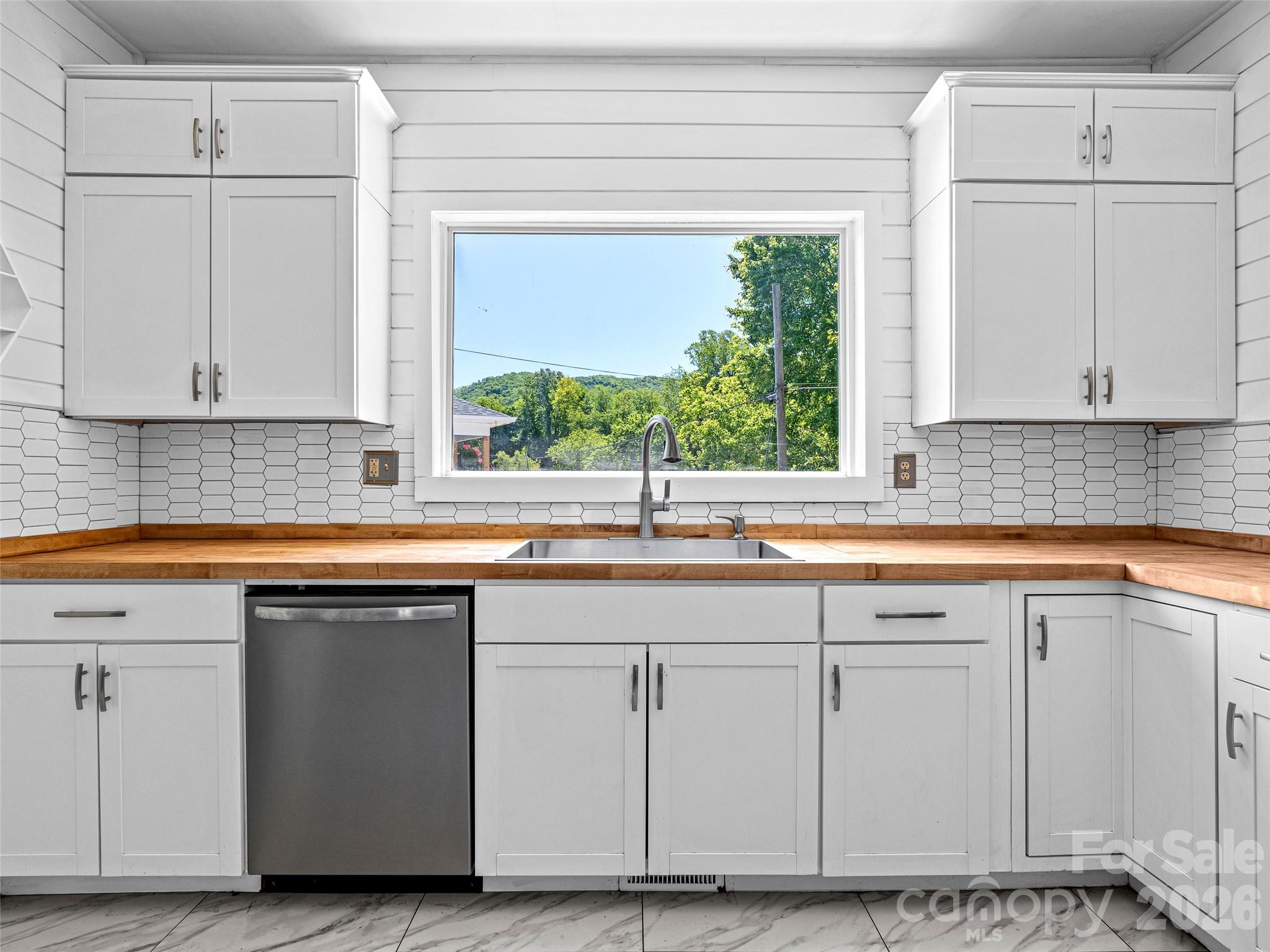 125 Edwards Avenue — Swannanoa