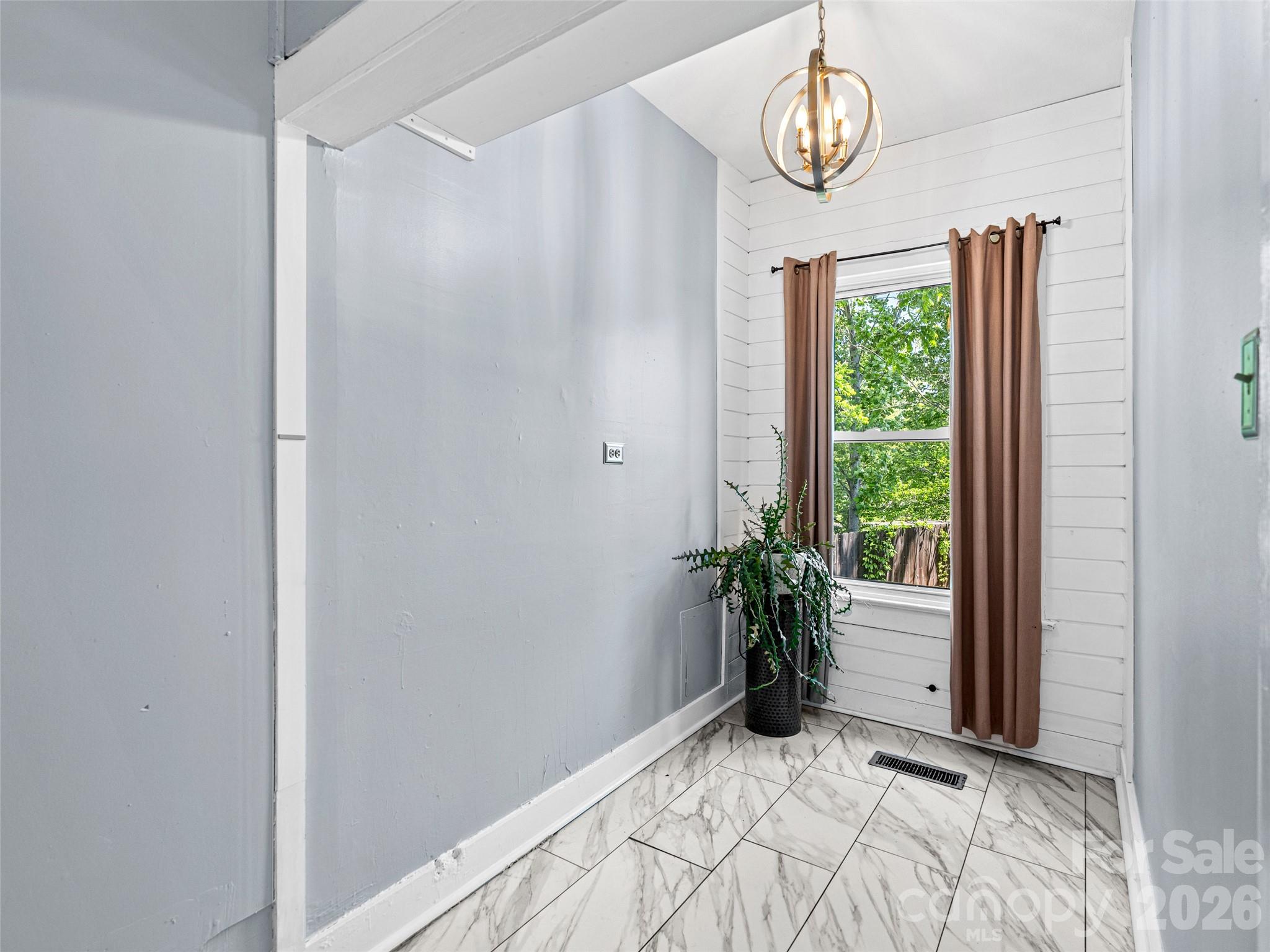 125 Edwards Avenue — Swannanoa