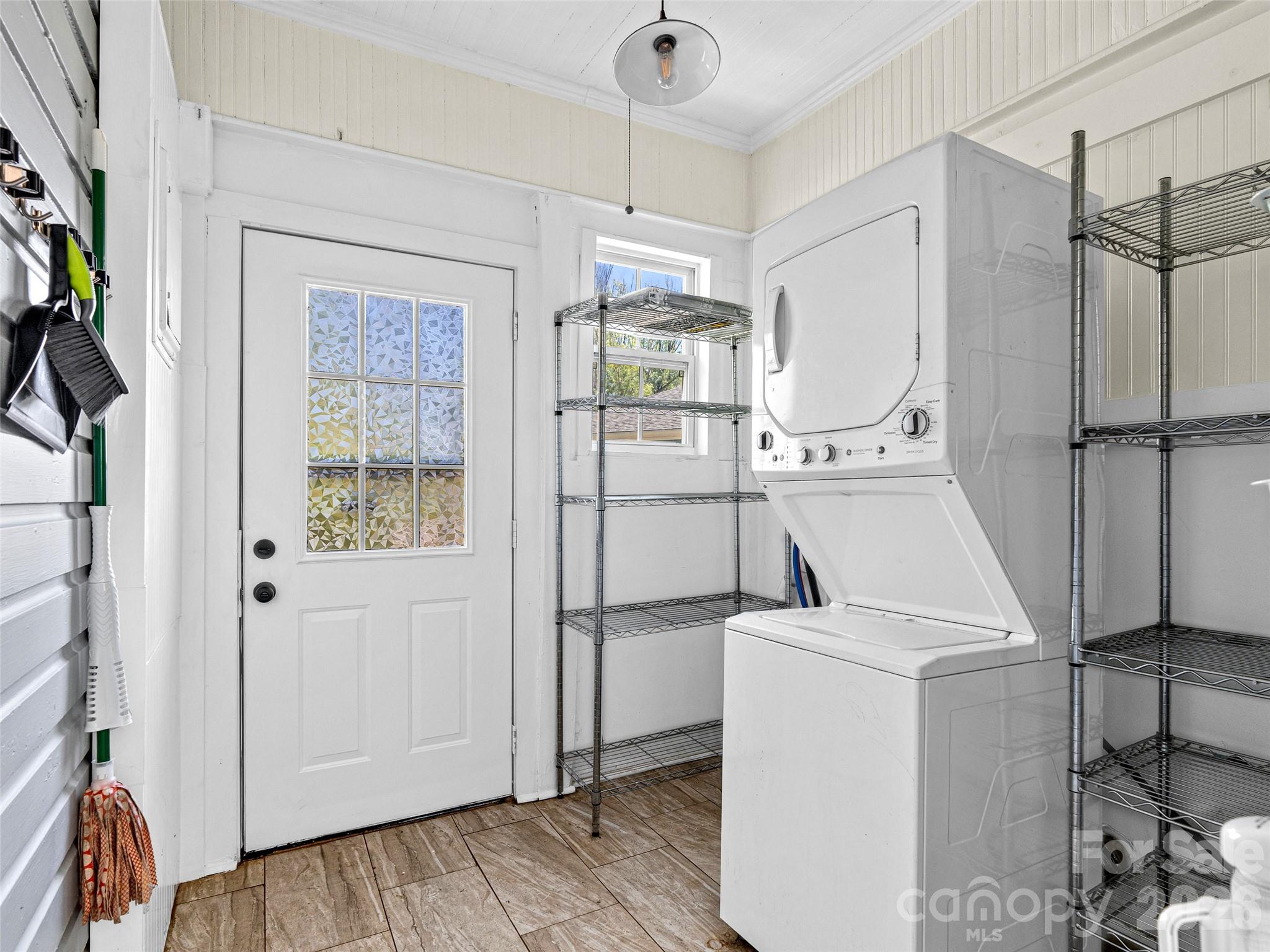 125 Edwards Avenue — Swannanoa