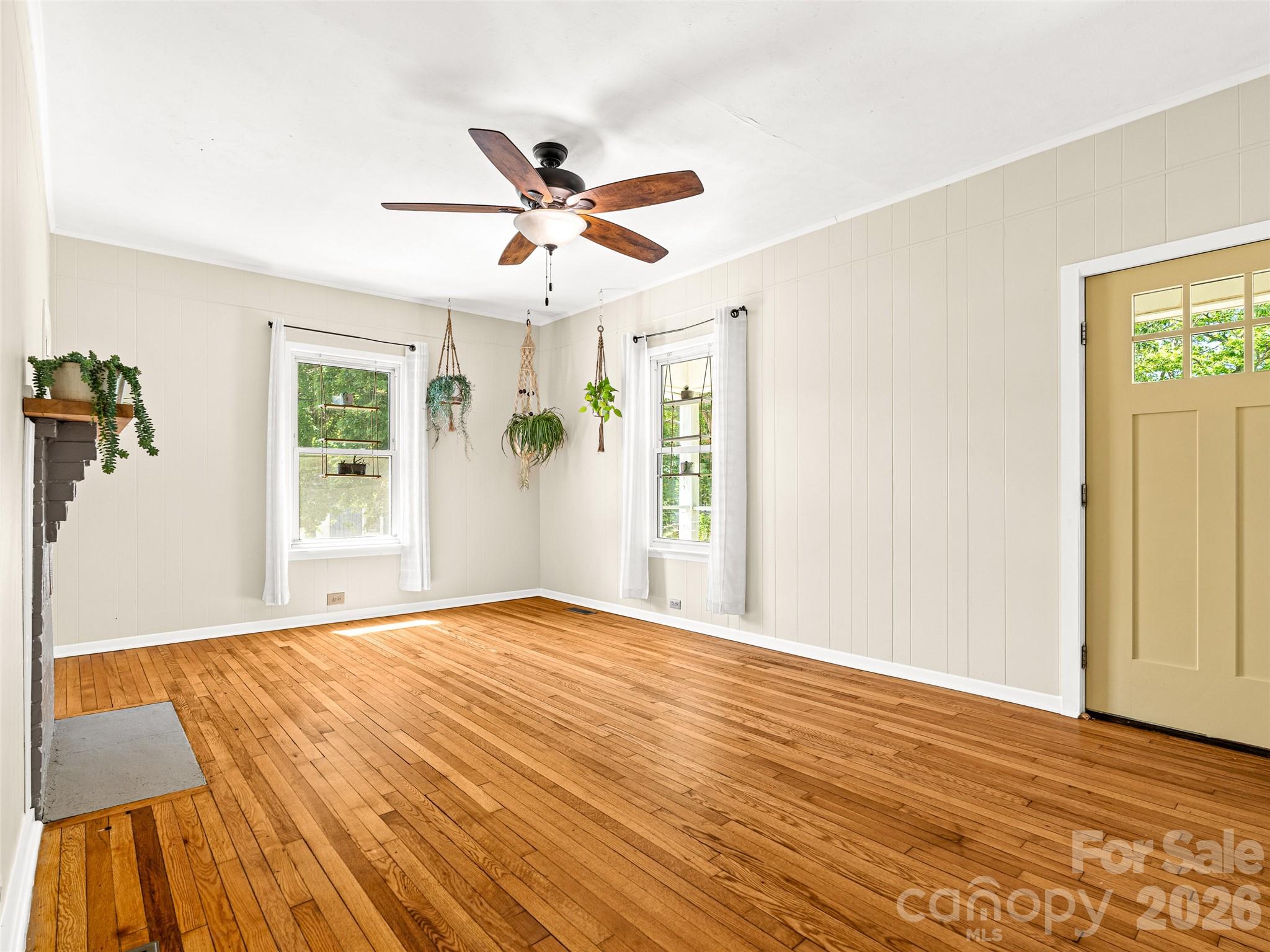 125 Edwards Avenue — Swannanoa