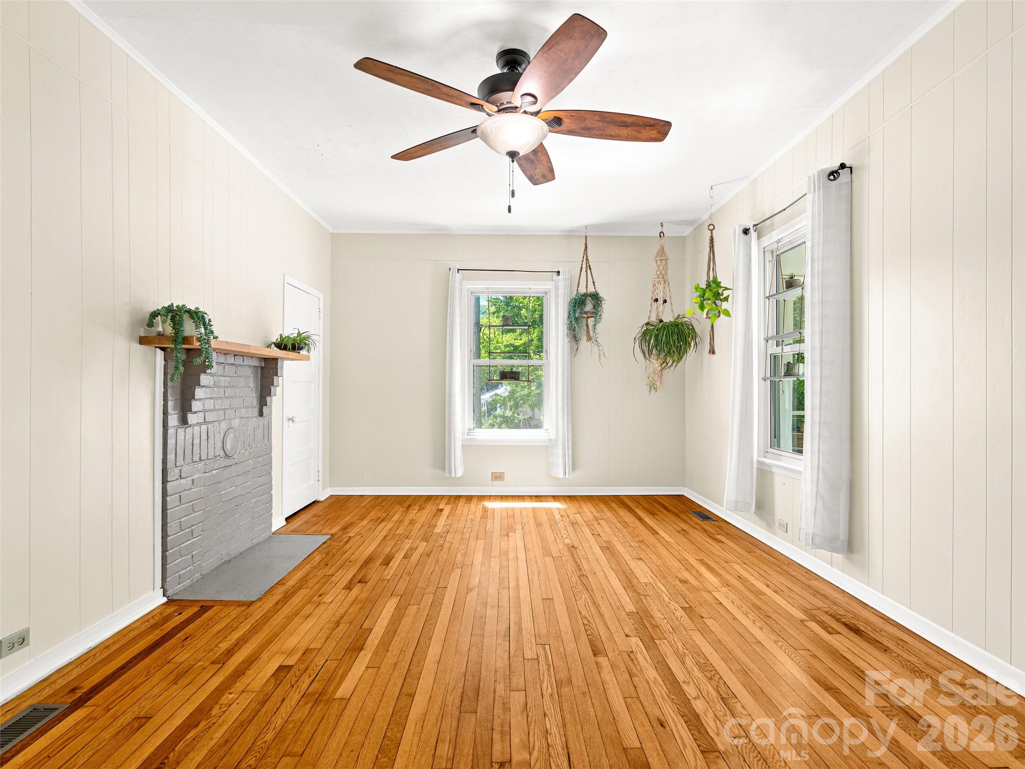 125 Edwards Avenue — Swannanoa