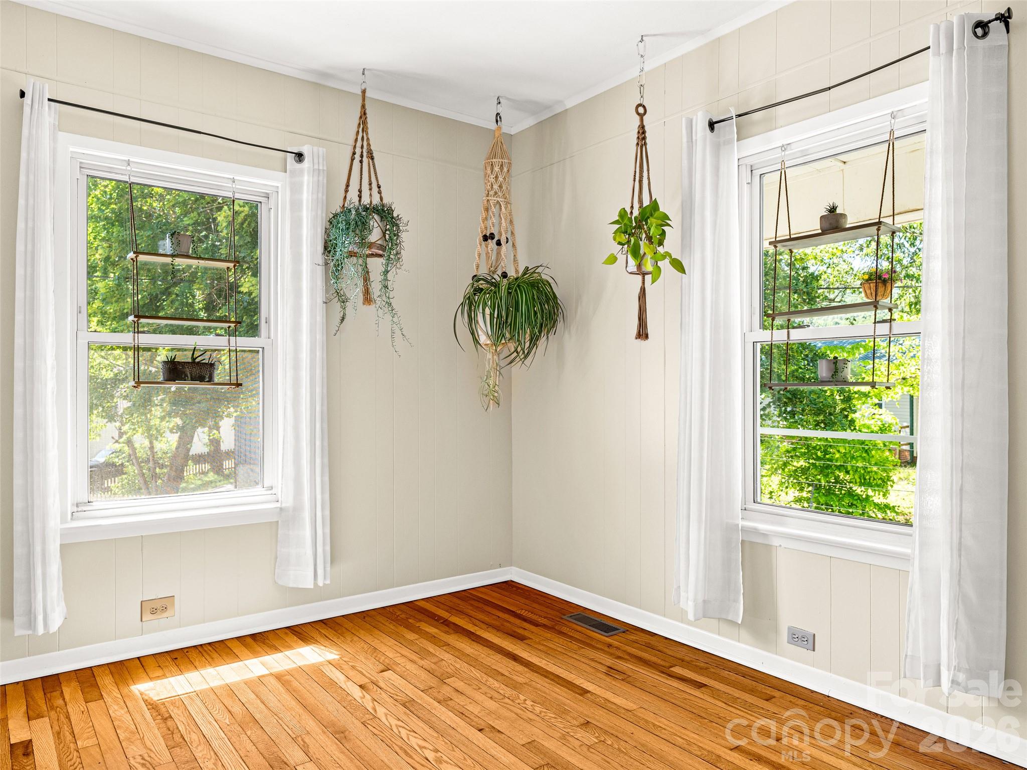 125 Edwards Avenue — Swannanoa