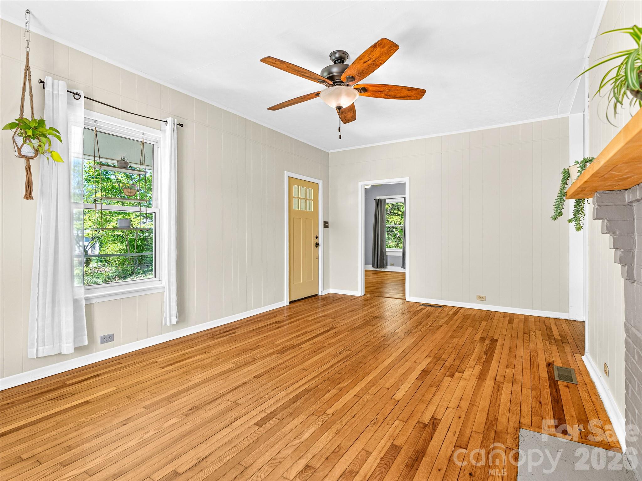 125 Edwards Avenue — Swannanoa