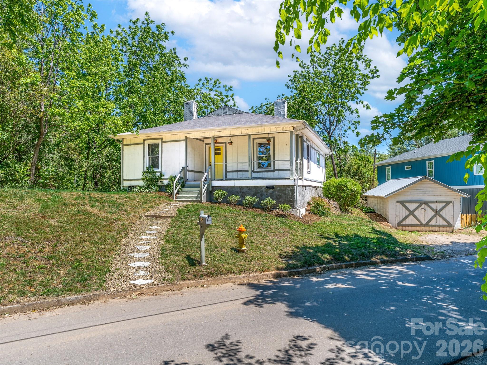 125 Edwards Avenue — Swannanoa