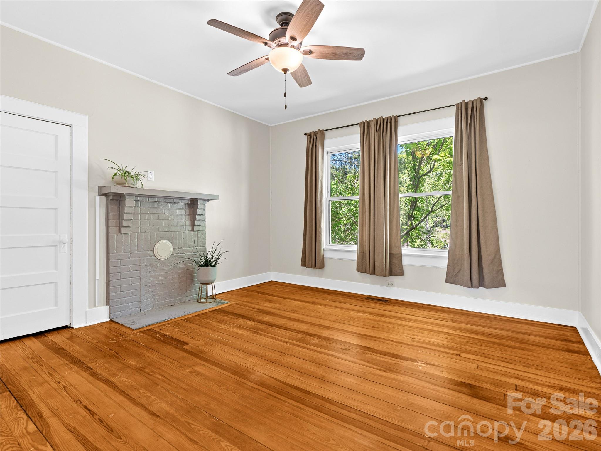 125 Edwards Avenue — Swannanoa